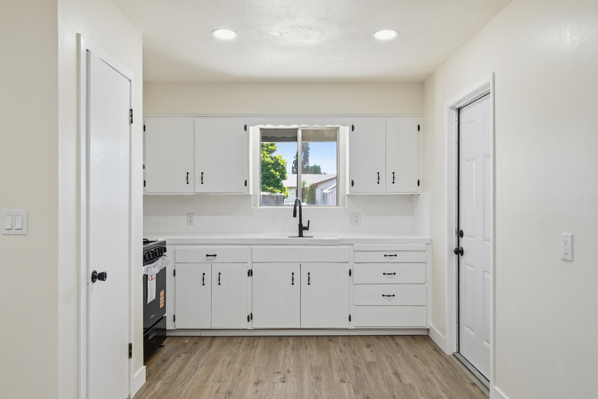 765 S C St, Tulare, CA 93274