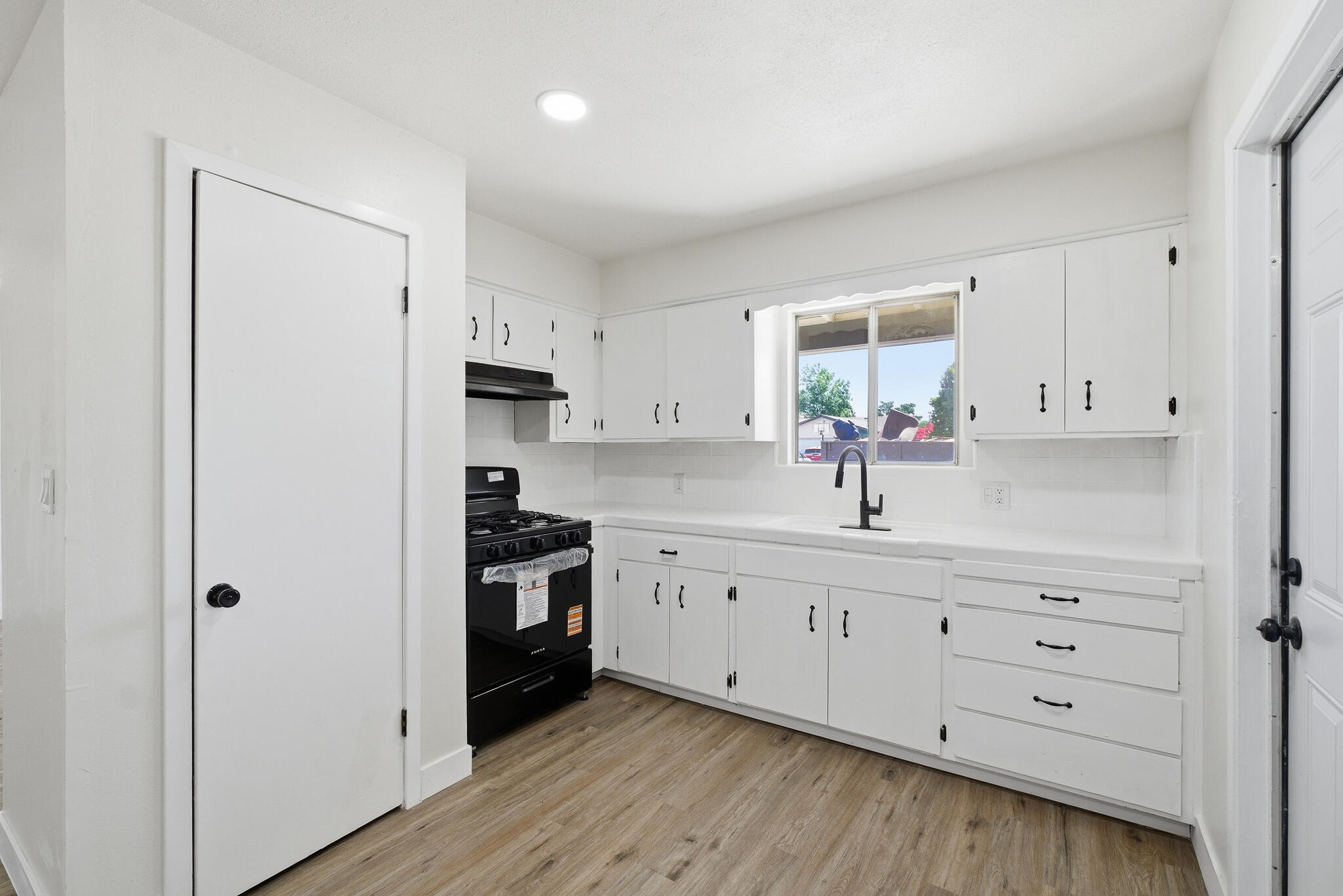 765 S C St, Tulare, CA 93274