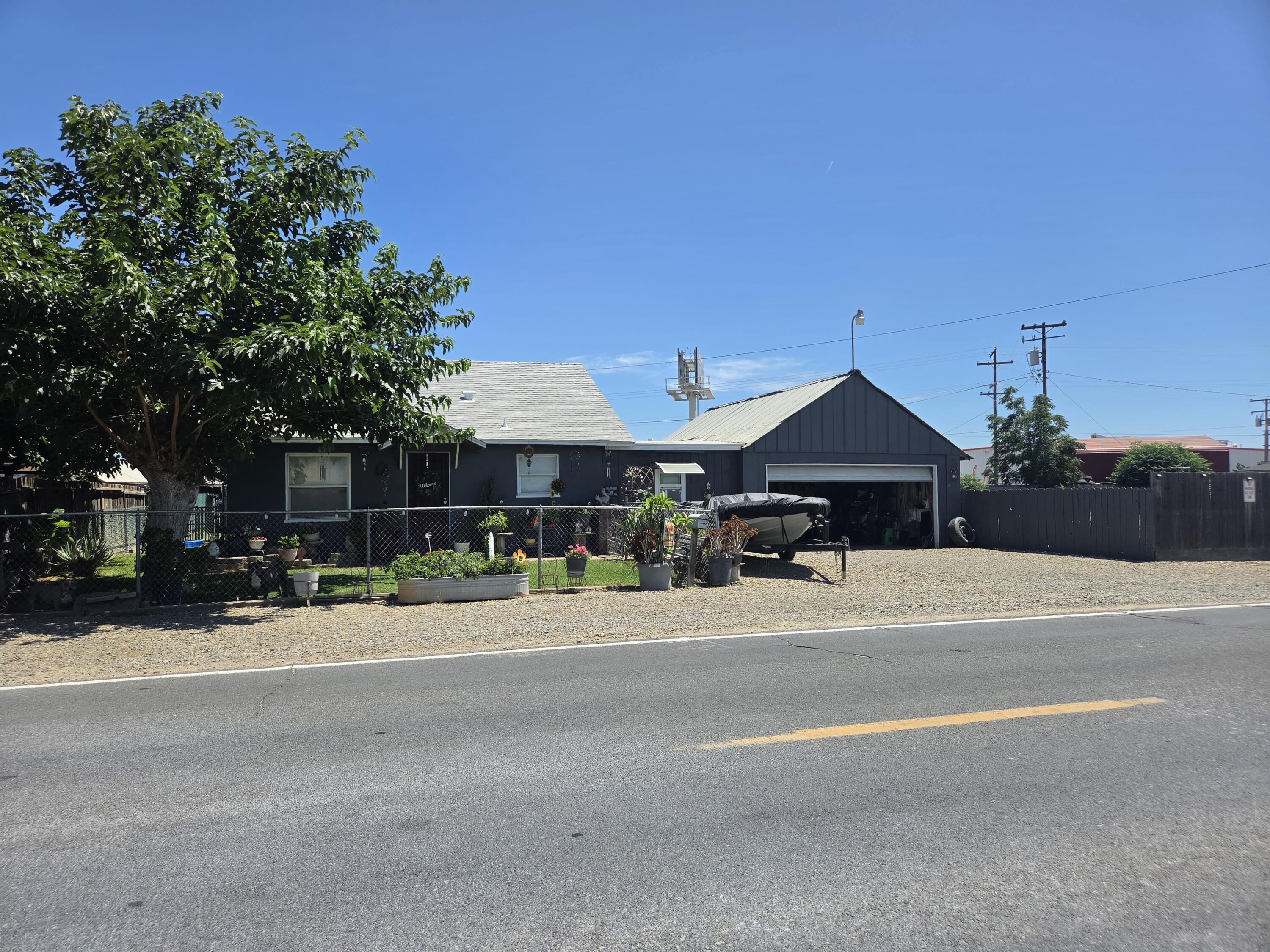 34442 Millwood Dr, Woodlake, CA 93286
