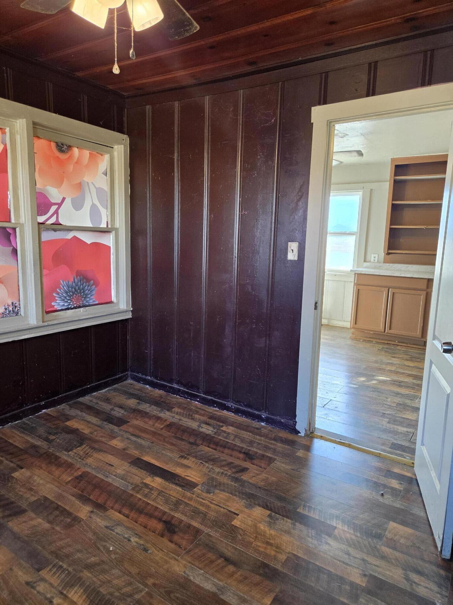 34442 Millwood Dr, Woodlake, CA 93286