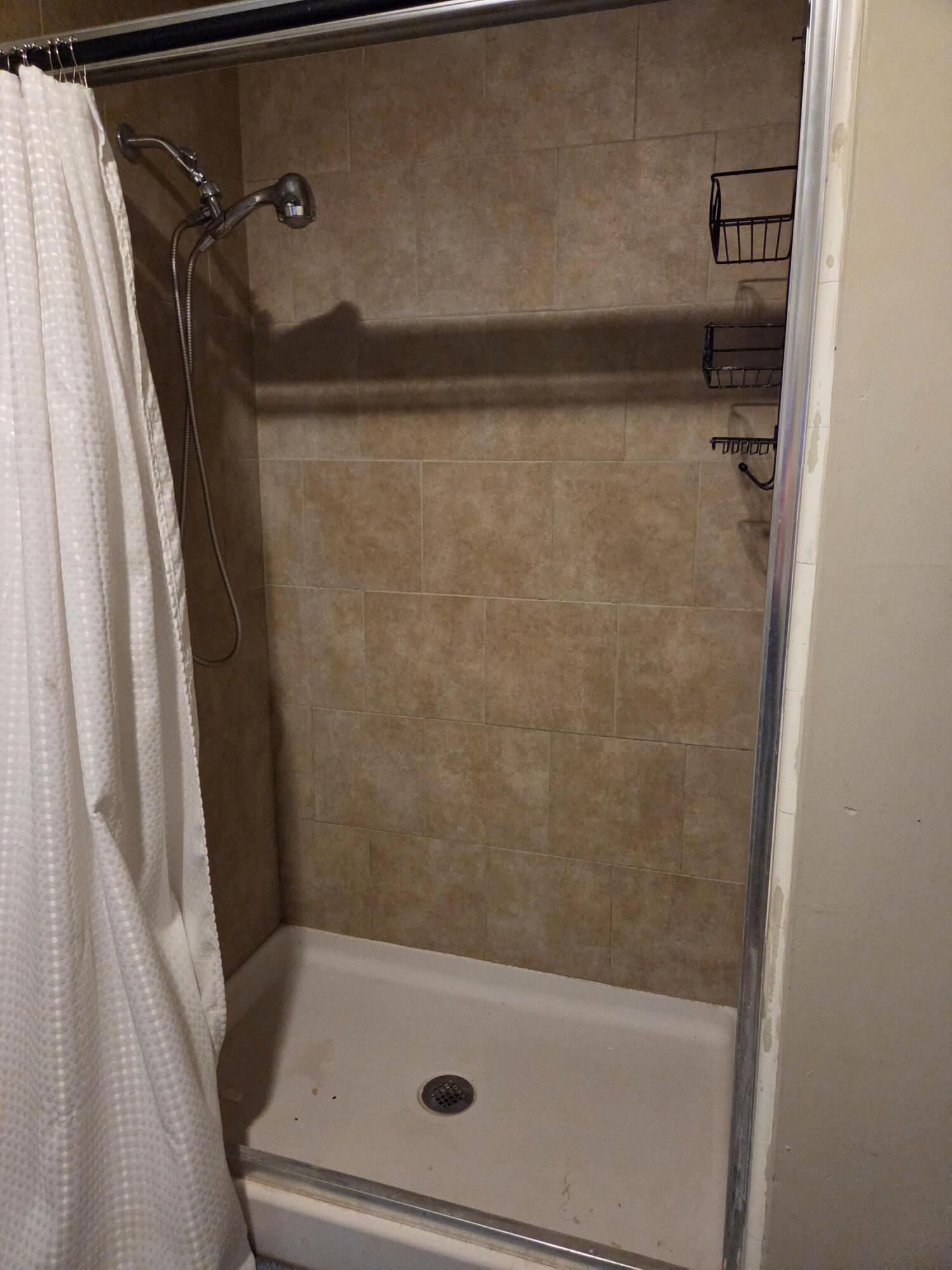 34442 Millwood Dr, Woodlake, CA 93286