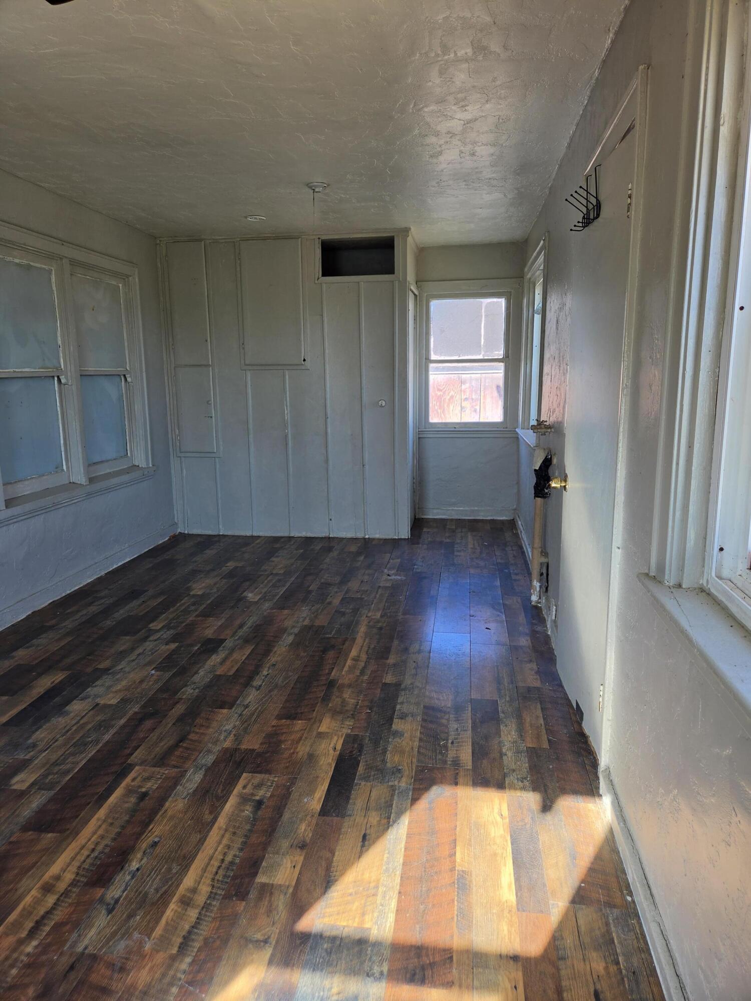 34442 Millwood Dr, Woodlake, CA 93286