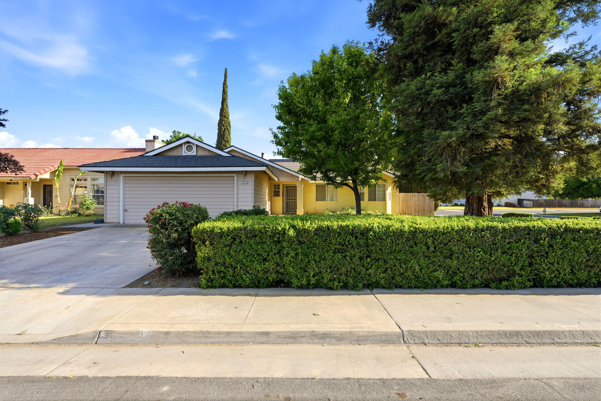 1215 Bentley Dr, Corcoran, CA 93212