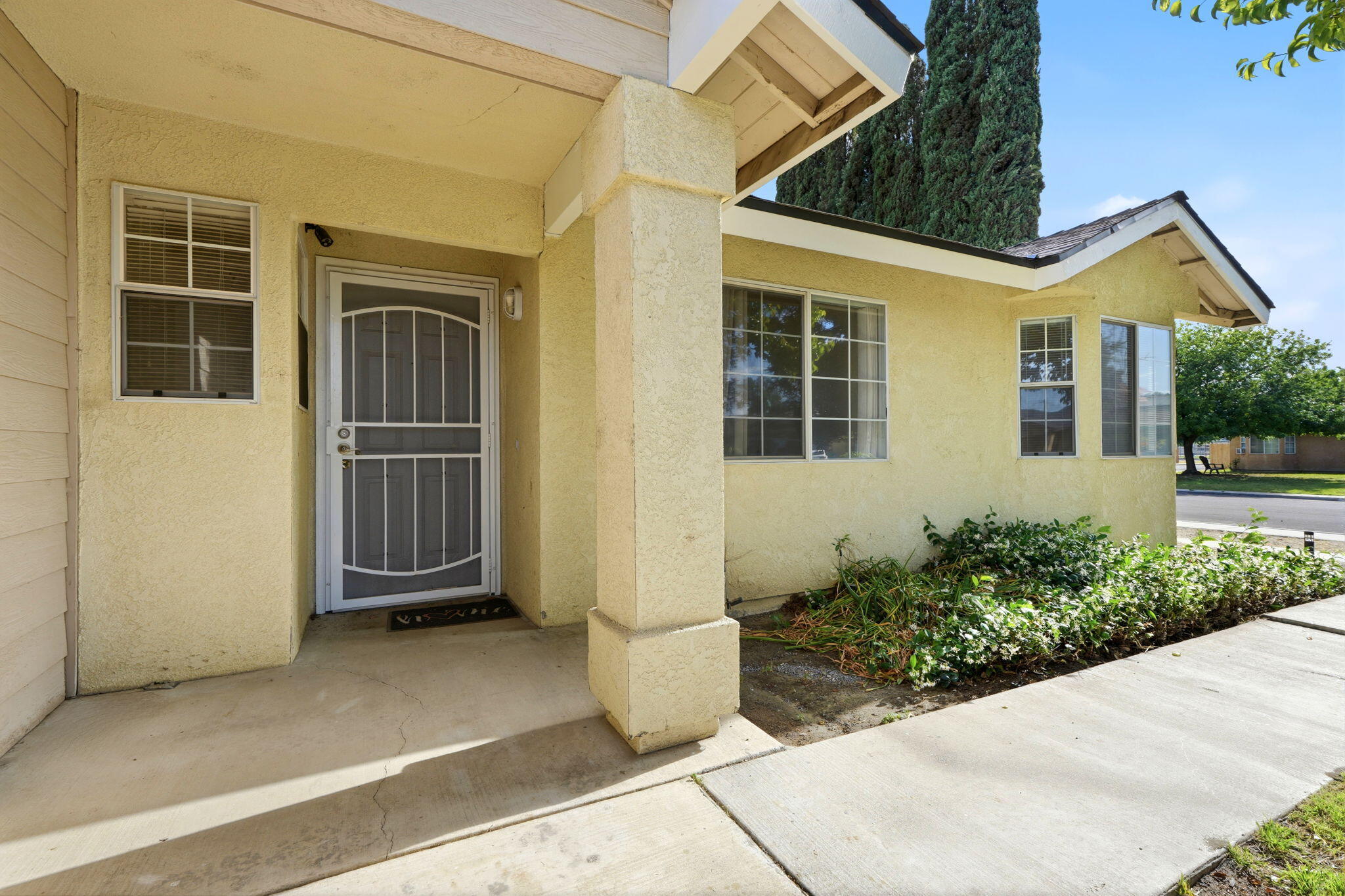 1215 Bentley Dr, Corcoran, CA 93212