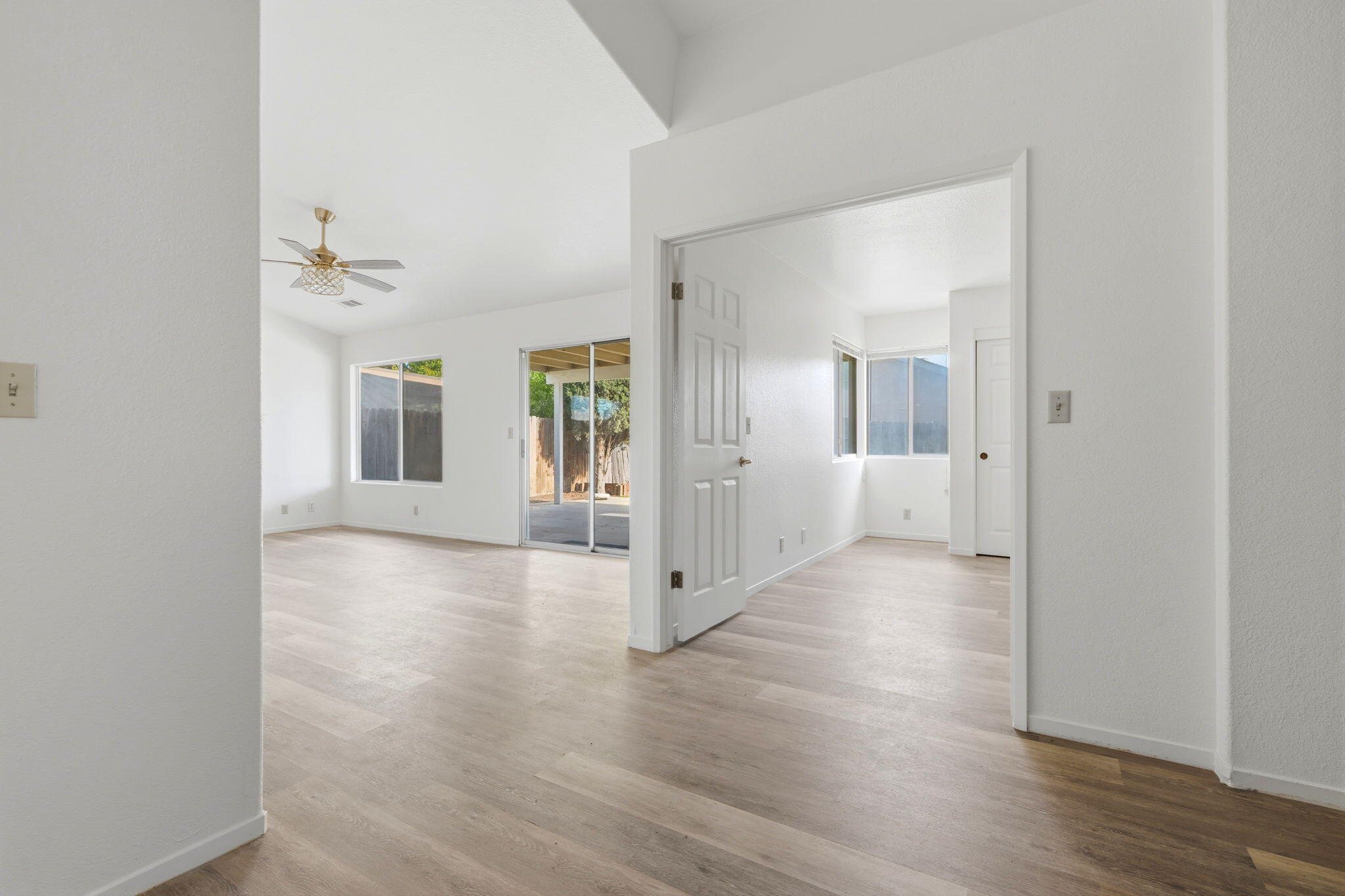 1215 Bentley Dr, Corcoran, CA 93212