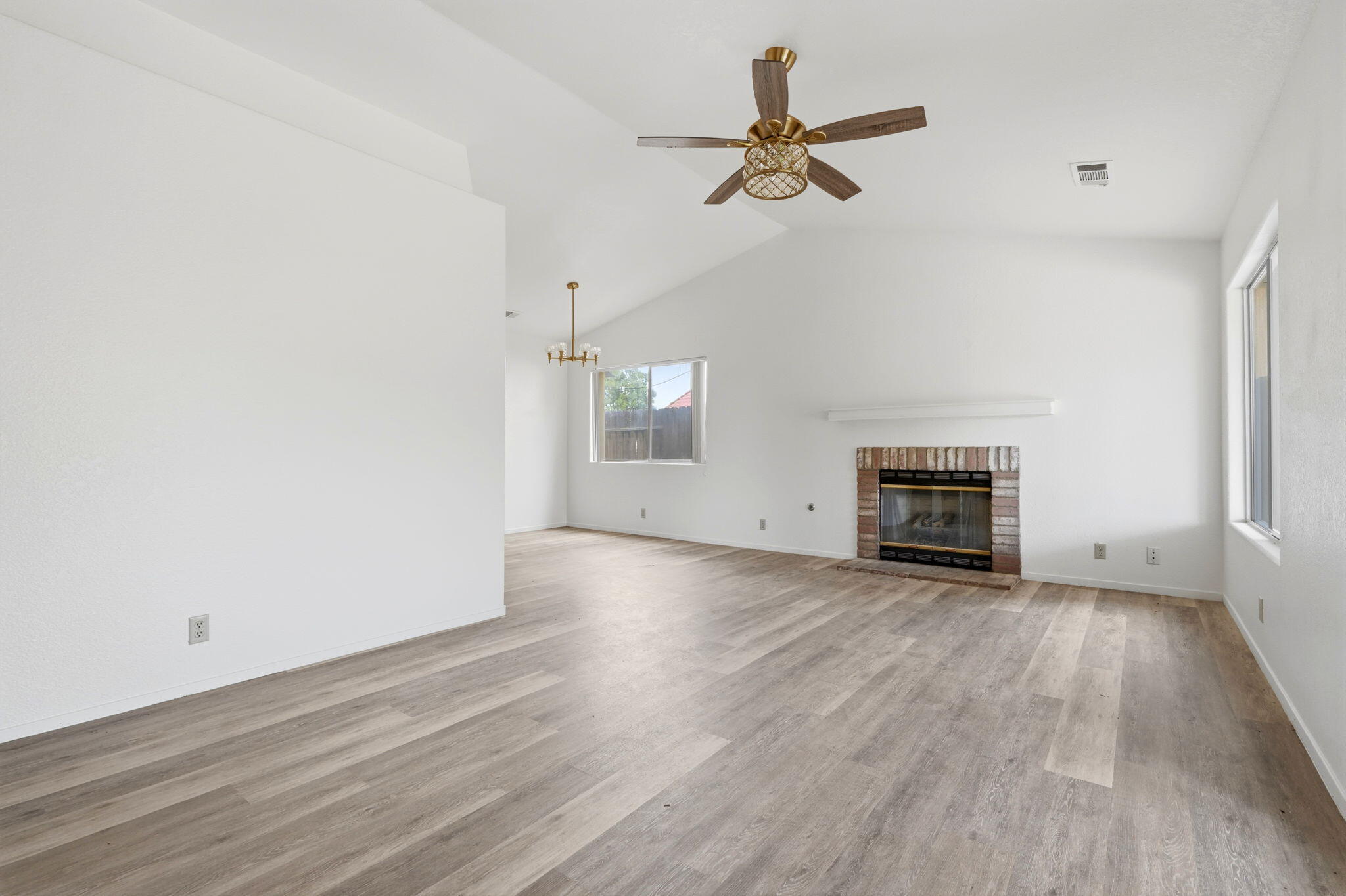 1215 Bentley Dr, Corcoran, CA 93212