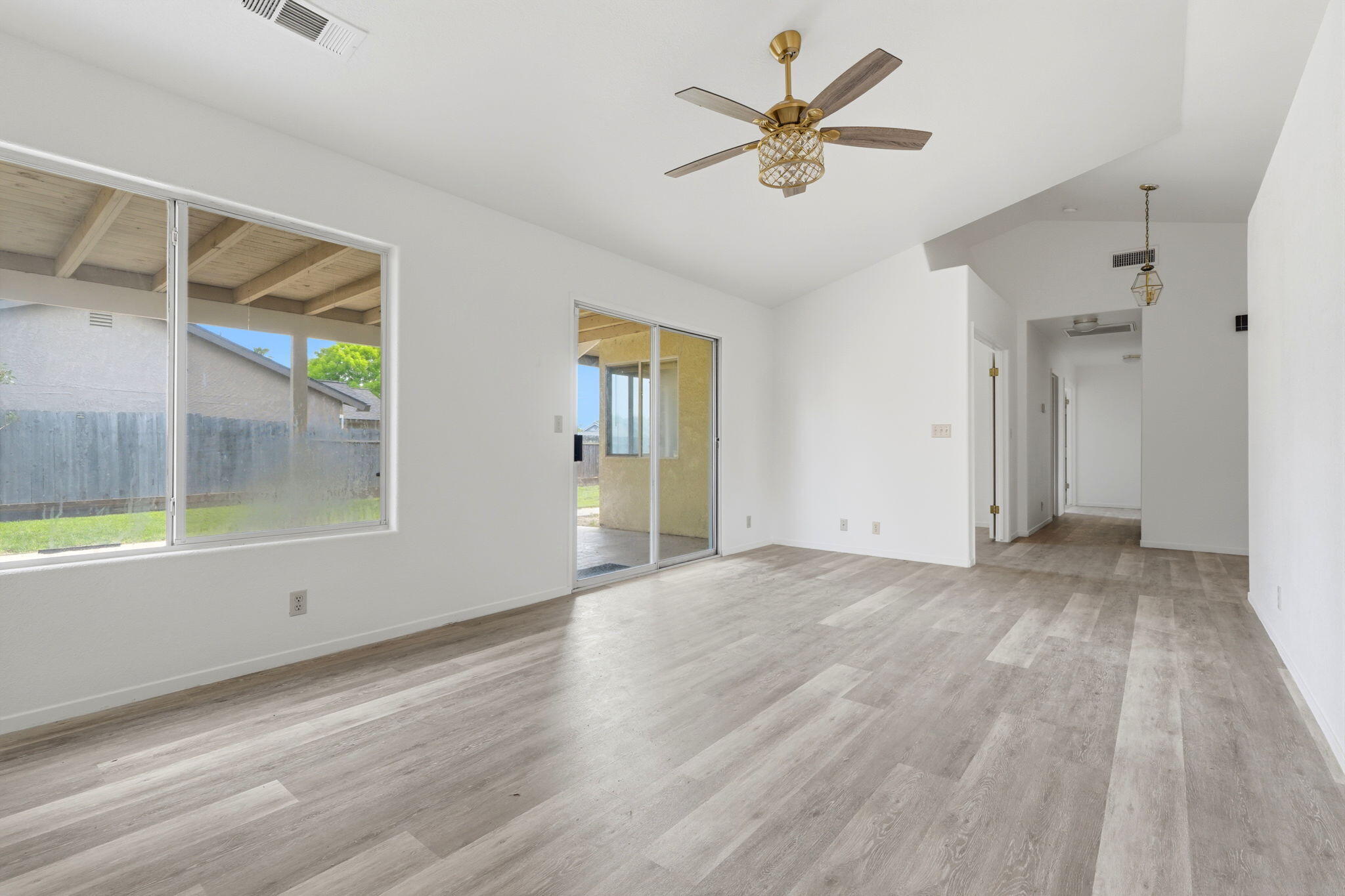 1215 Bentley Dr, Corcoran, CA 93212
