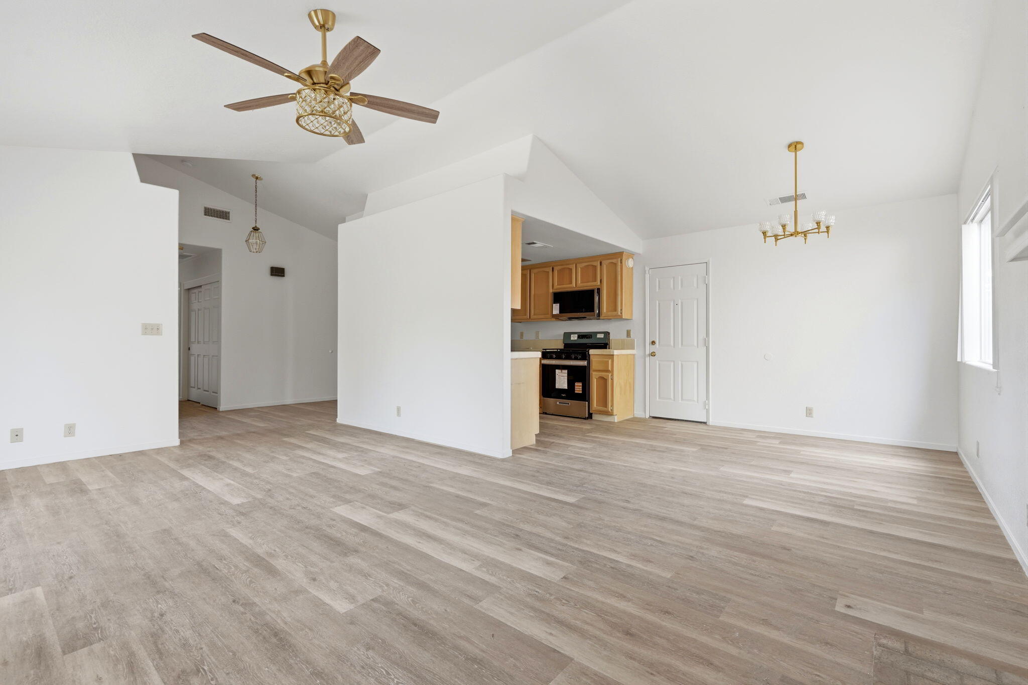 1215 Bentley Dr, Corcoran, CA 93212