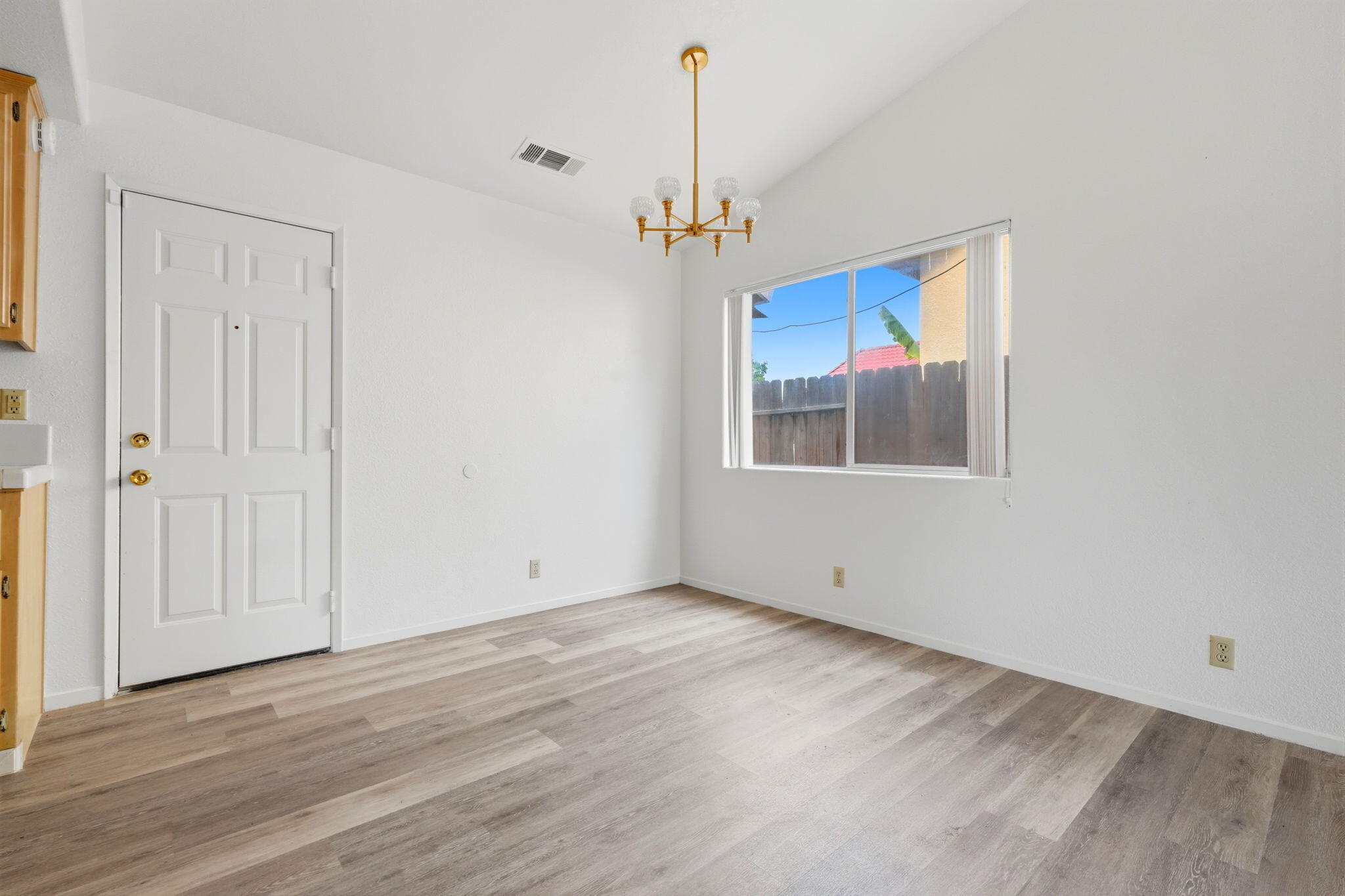 1215 Bentley Dr, Corcoran, CA 93212