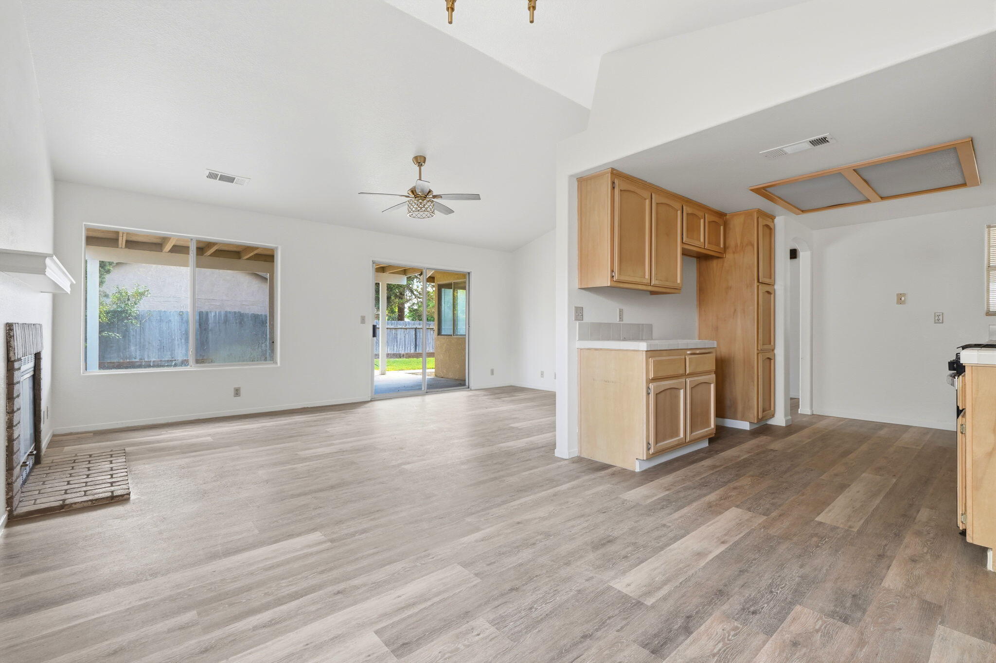 1215 Bentley Dr, Corcoran, CA 93212