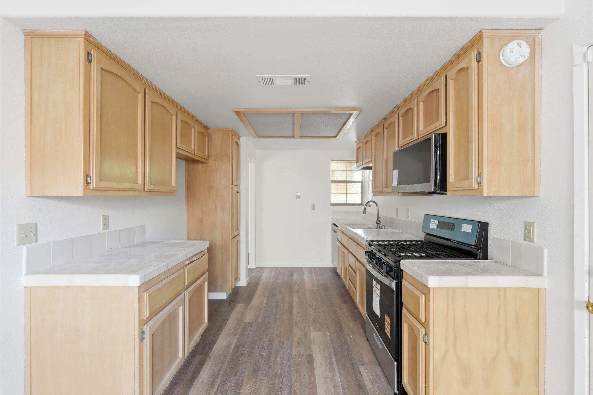 1215 Bentley Dr, Corcoran, CA 93212