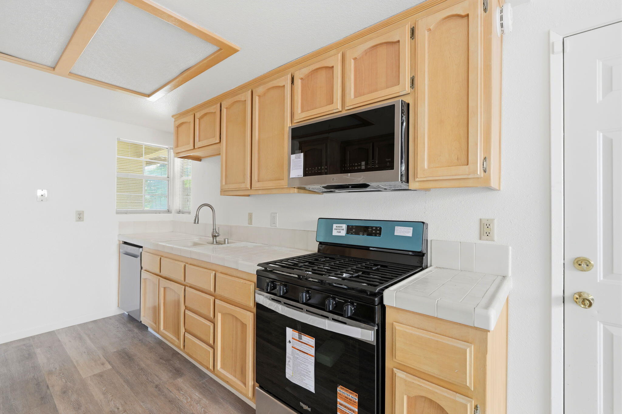 1215 Bentley Dr, Corcoran, CA 93212
