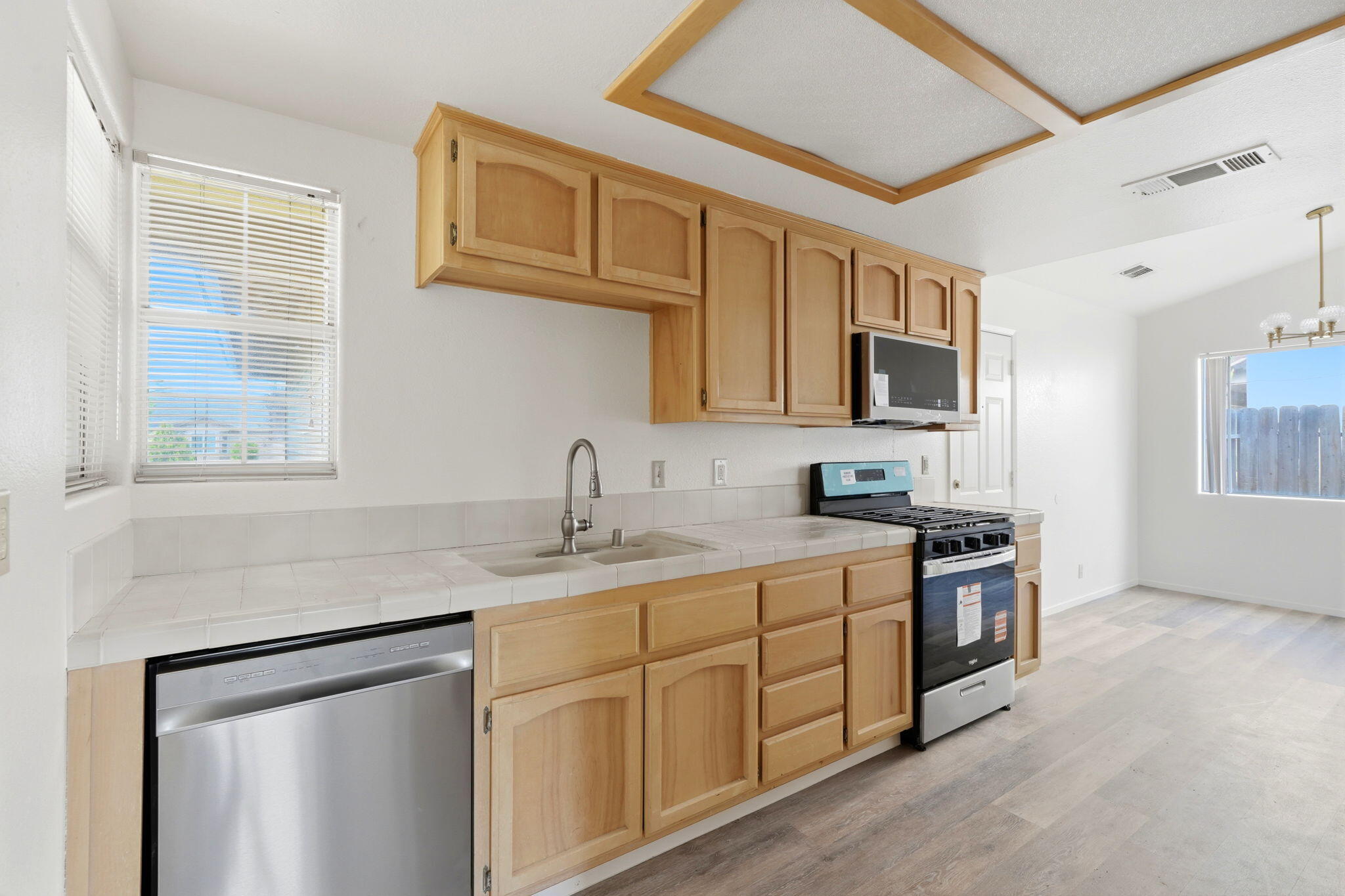 1215 Bentley Dr, Corcoran, CA 93212