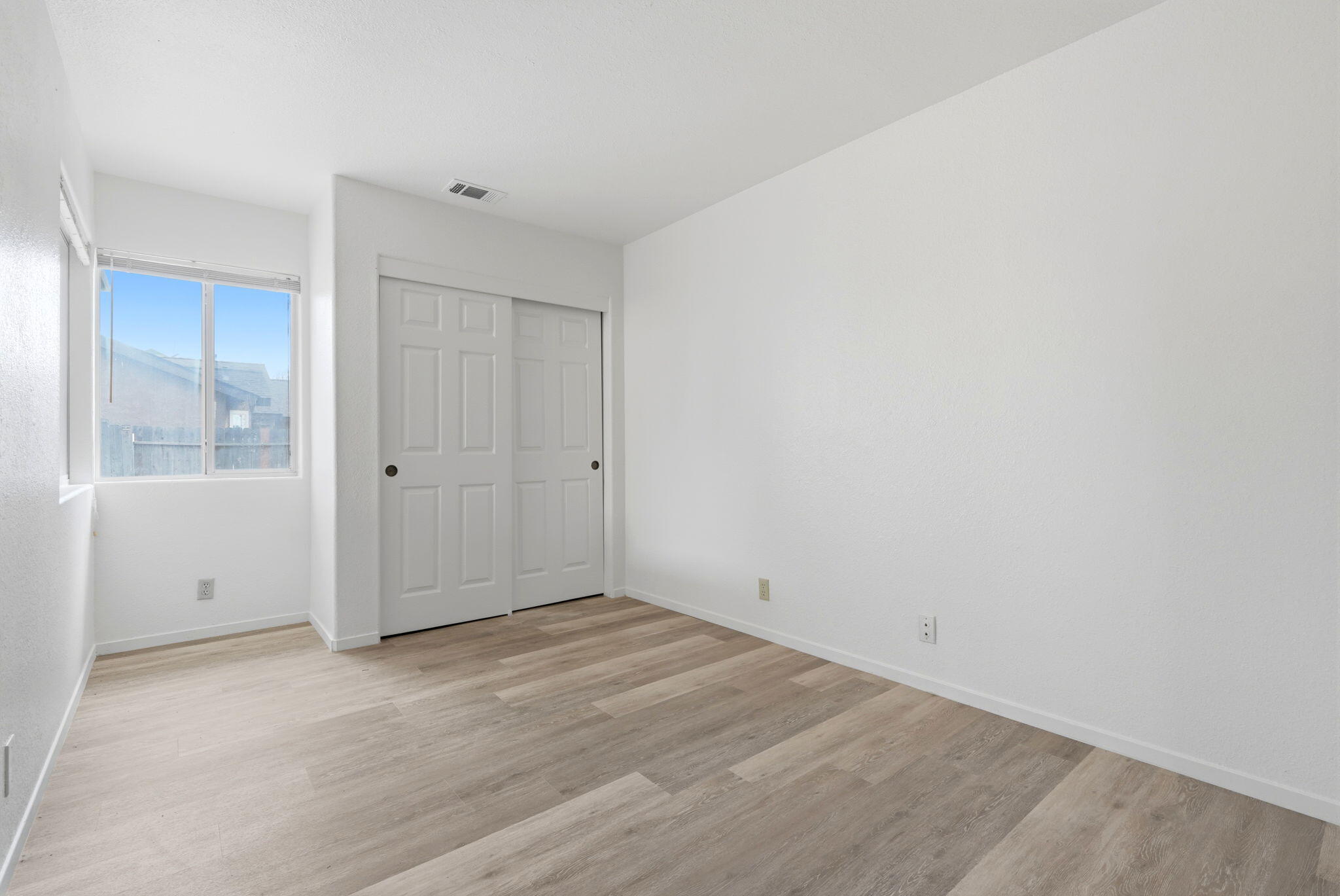 1215 Bentley Dr, Corcoran, CA 93212