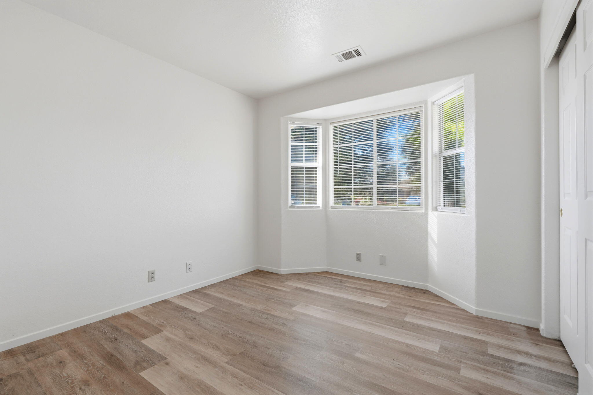 1215 Bentley Dr, Corcoran, CA 93212