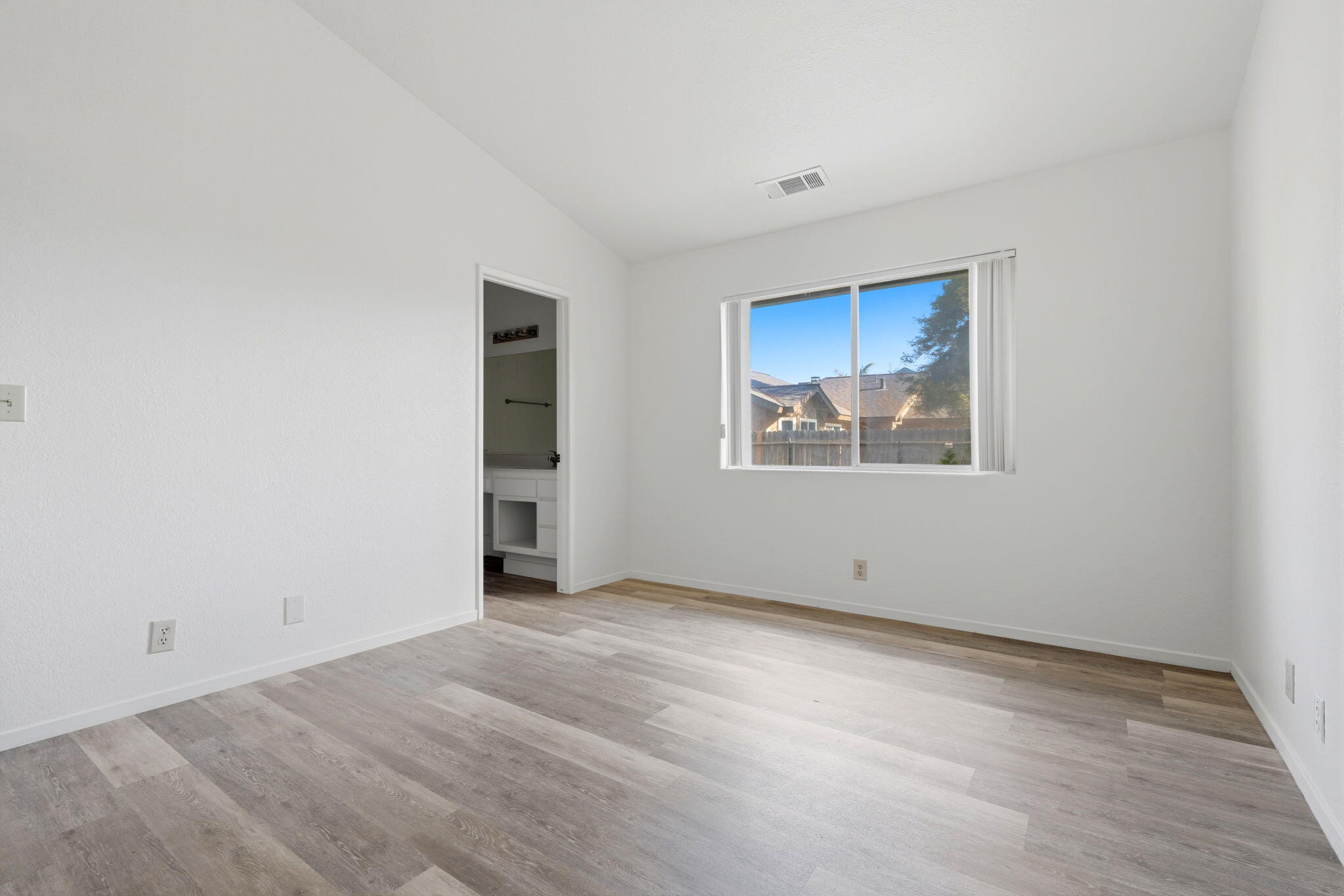 1215 Bentley Dr, Corcoran, CA 93212