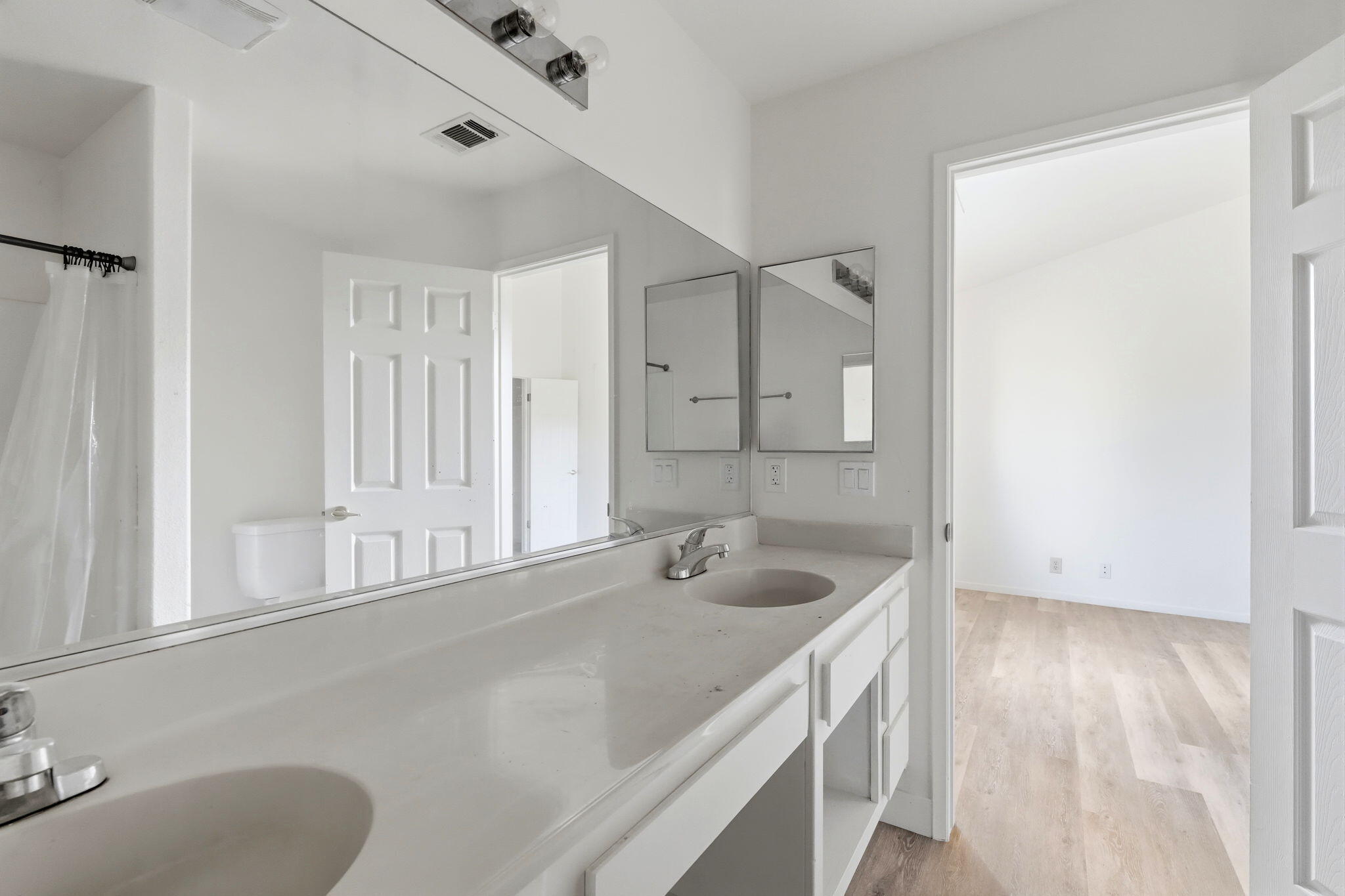 1215 Bentley Dr, Corcoran, CA 93212