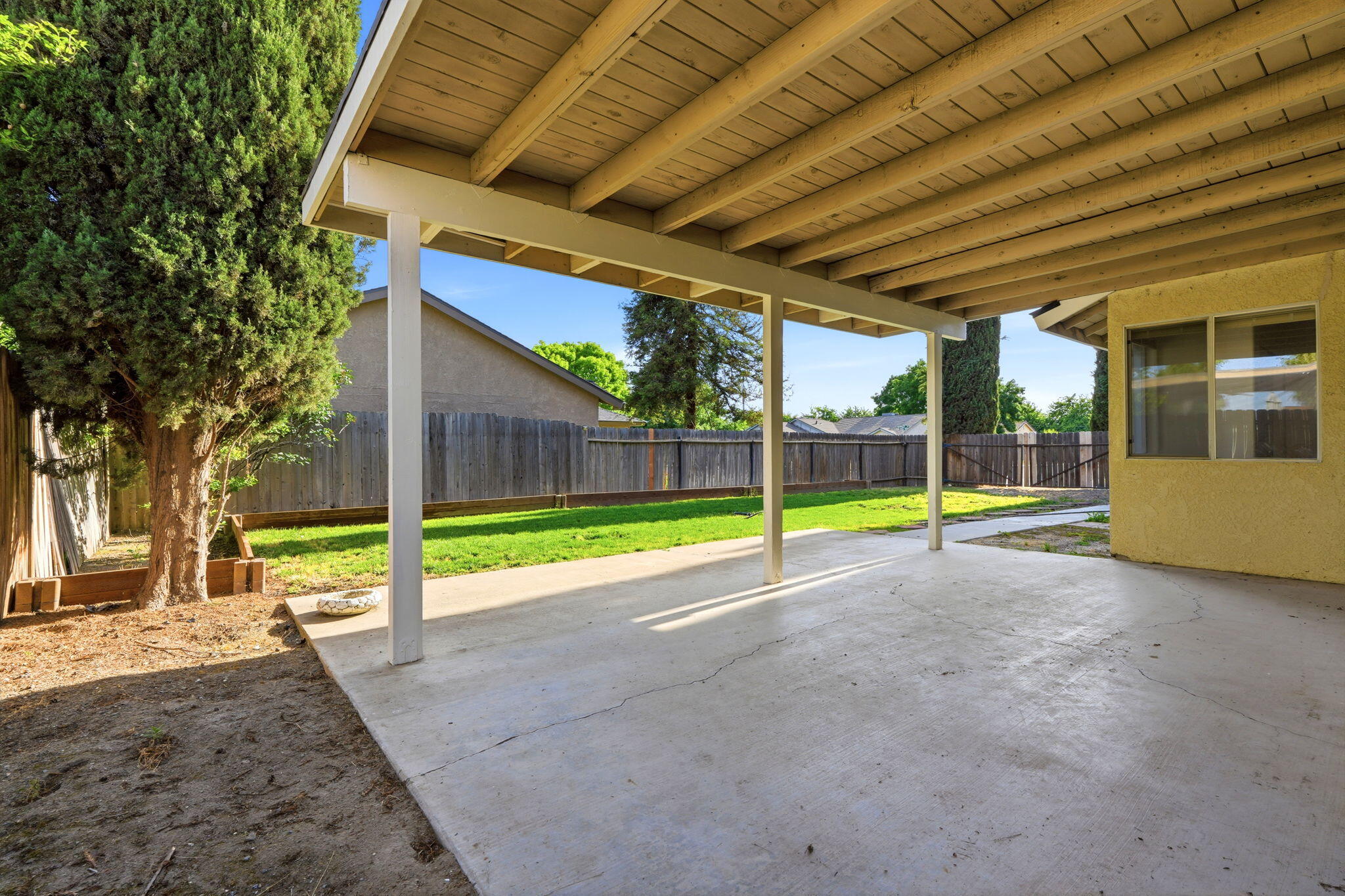 1215 Bentley Dr, Corcoran, CA 93212