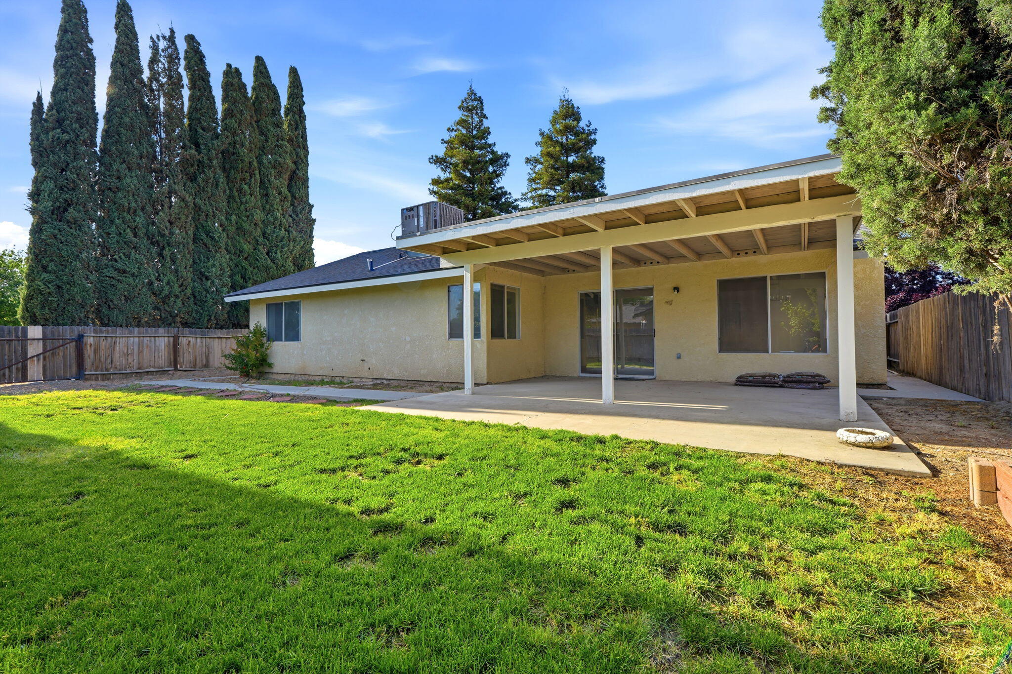 1215 Bentley Dr, Corcoran, CA 93212