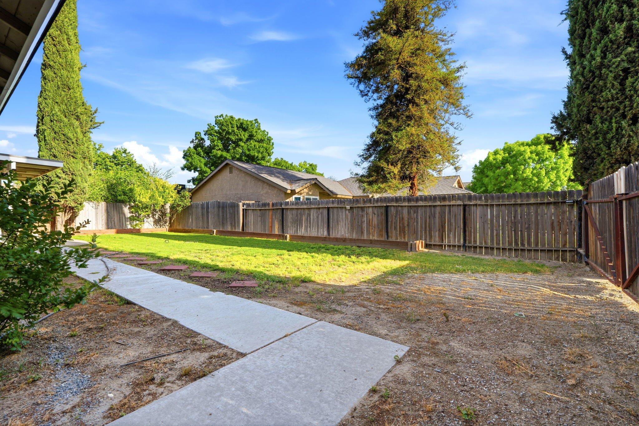 1215 Bentley Dr, Corcoran, CA 93212