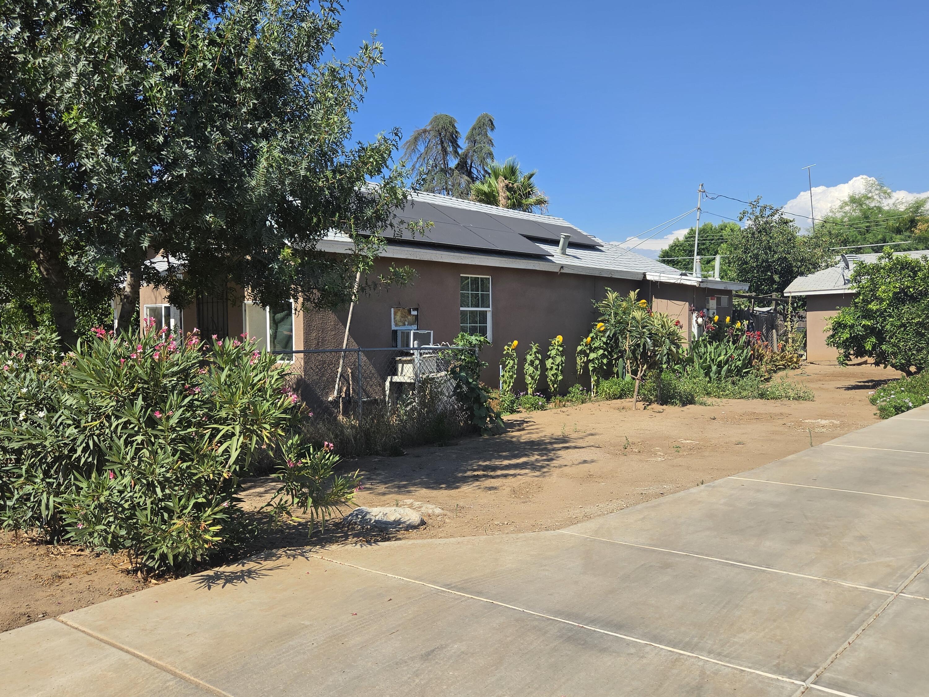 1124 S 1st Ave, Dinuba, CA 93618