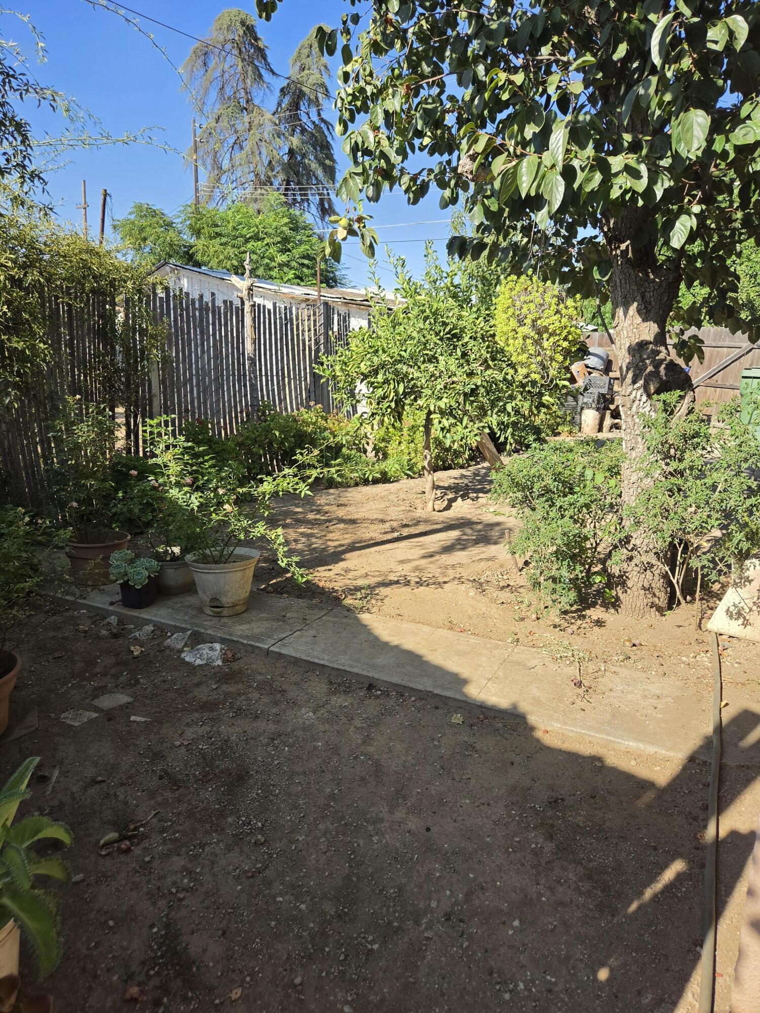 1124 S 1st Ave, Dinuba, CA 93618