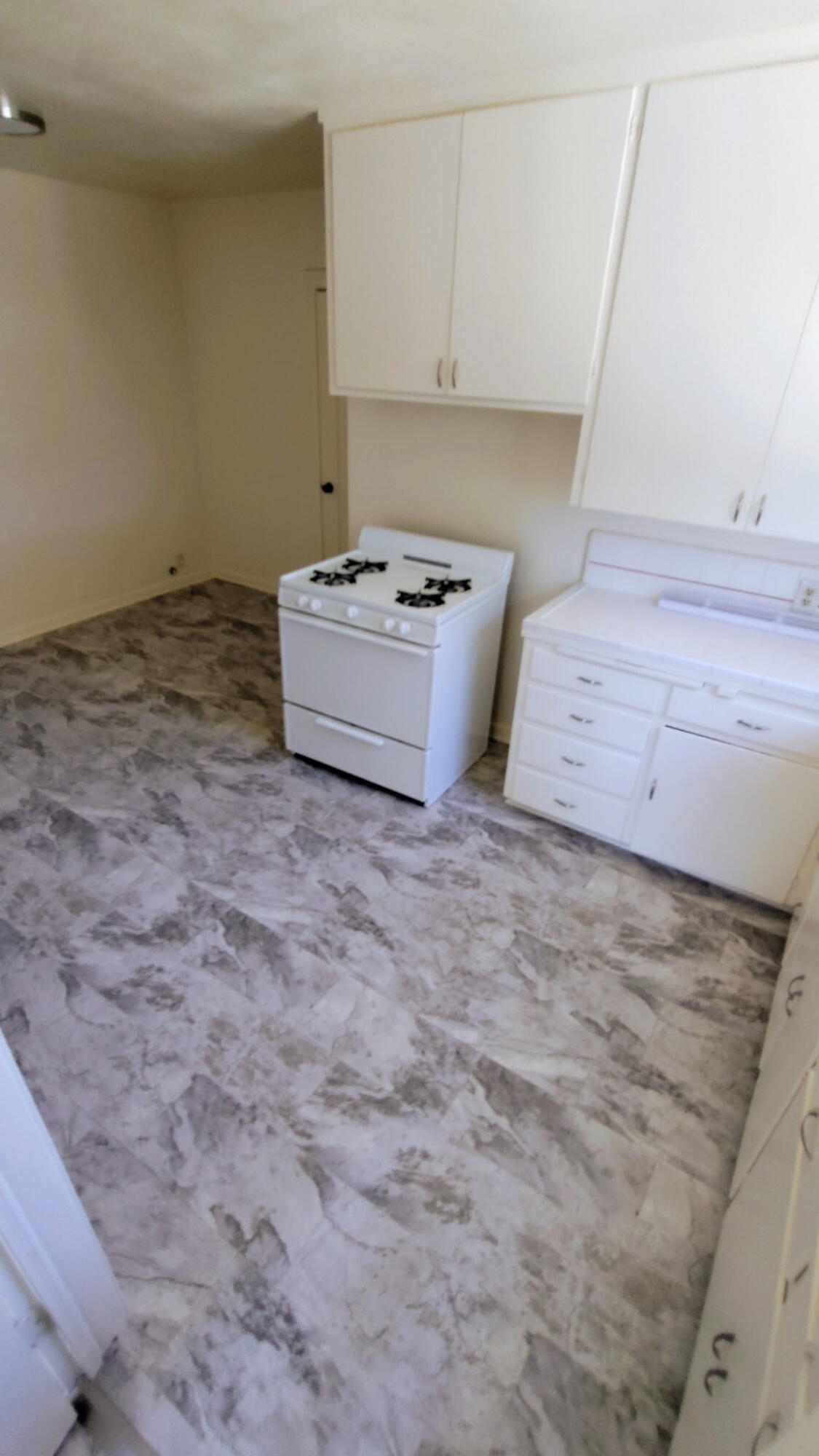 1312 W Myrtle Ave, Visalia, CA 93277
