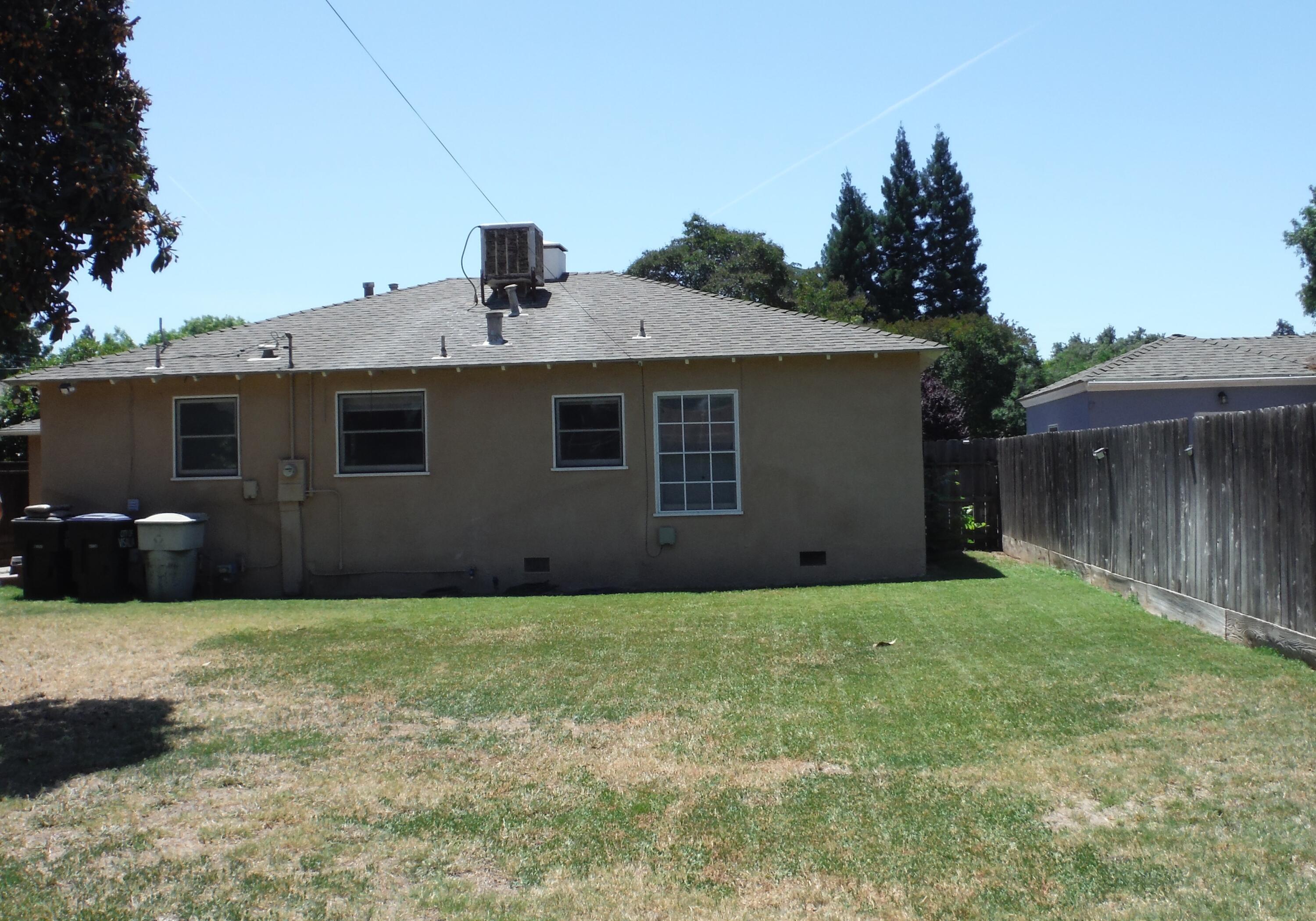 1312 W Myrtle Ave, Visalia, CA 93277