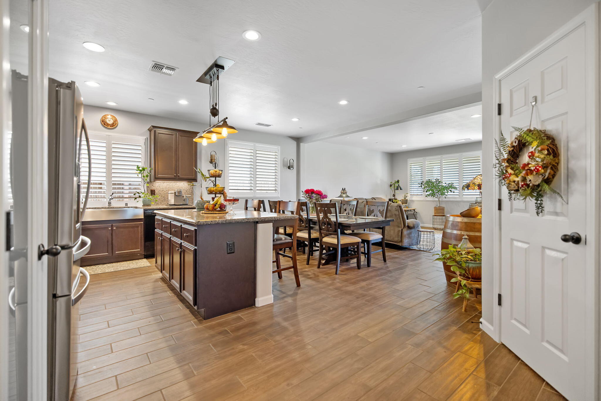 3214 N Hall Ct, Visalia, CA 93291