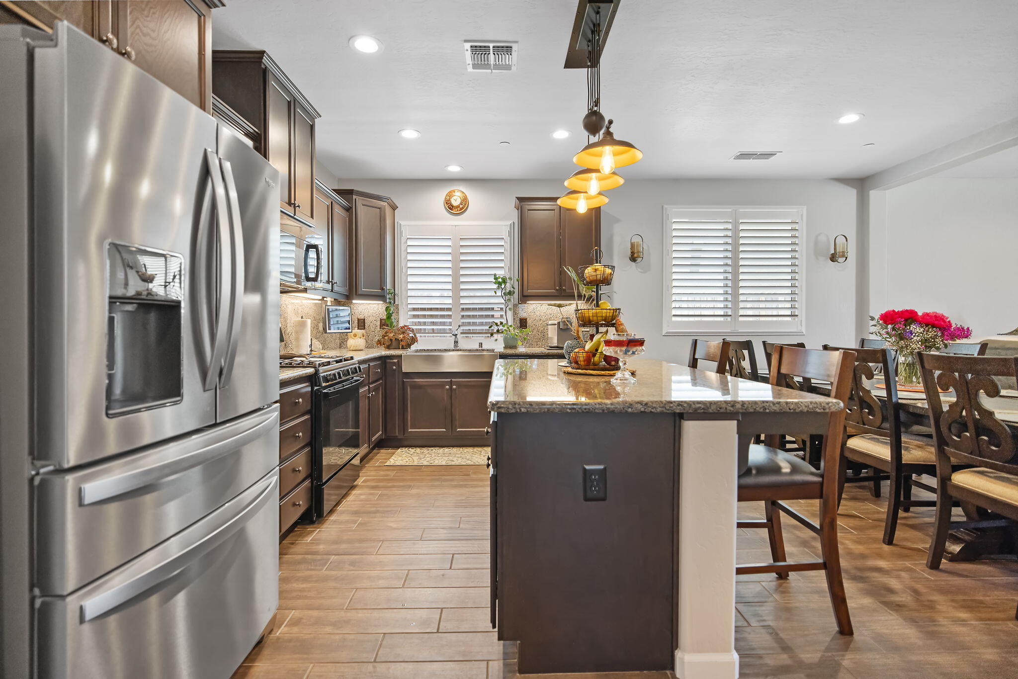 3214 N Hall Ct, Visalia, CA 93291