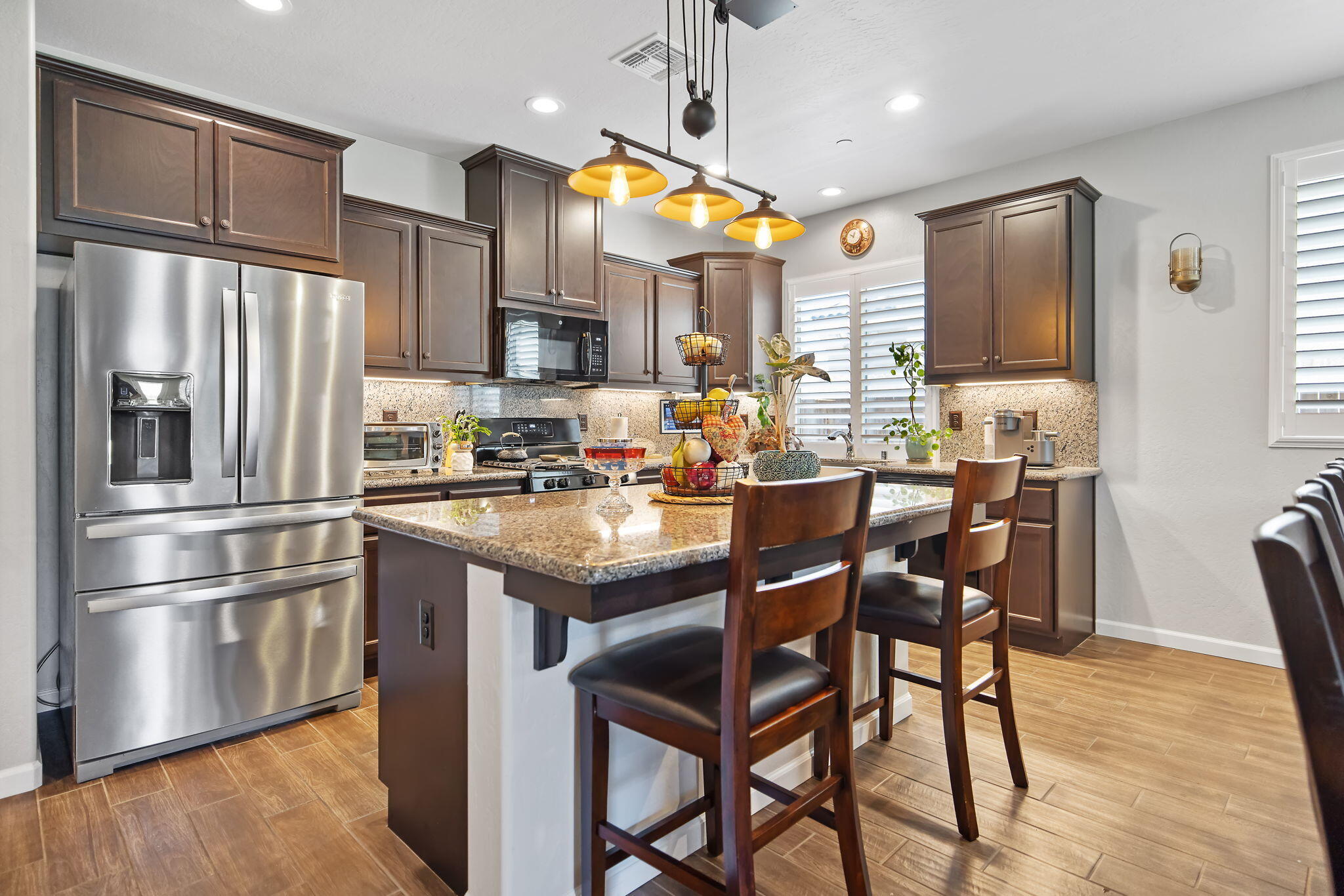 3214 N Hall Ct, Visalia, CA 93291