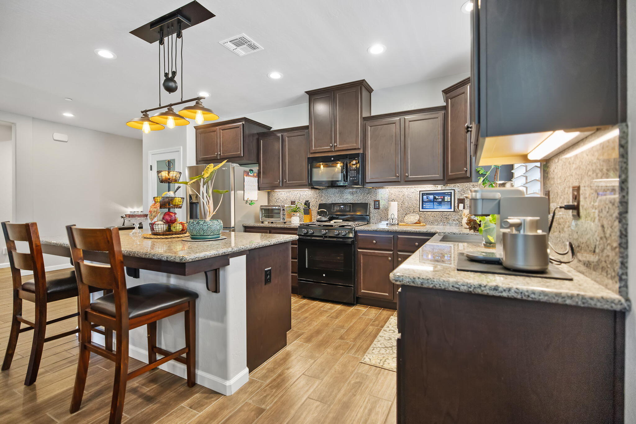 3214 N Hall Ct, Visalia, CA 93291