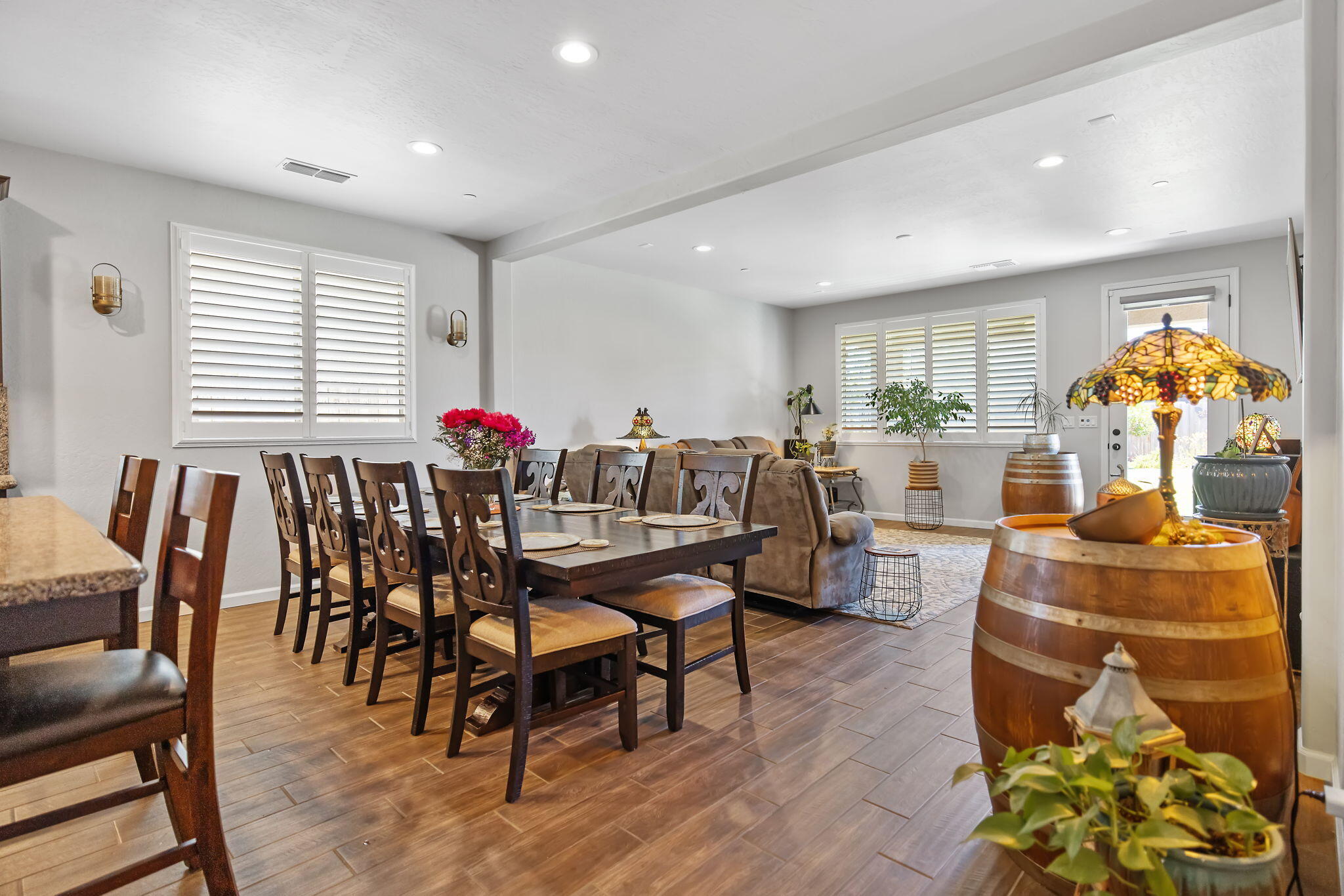 3214 N Hall Ct, Visalia, CA 93291
