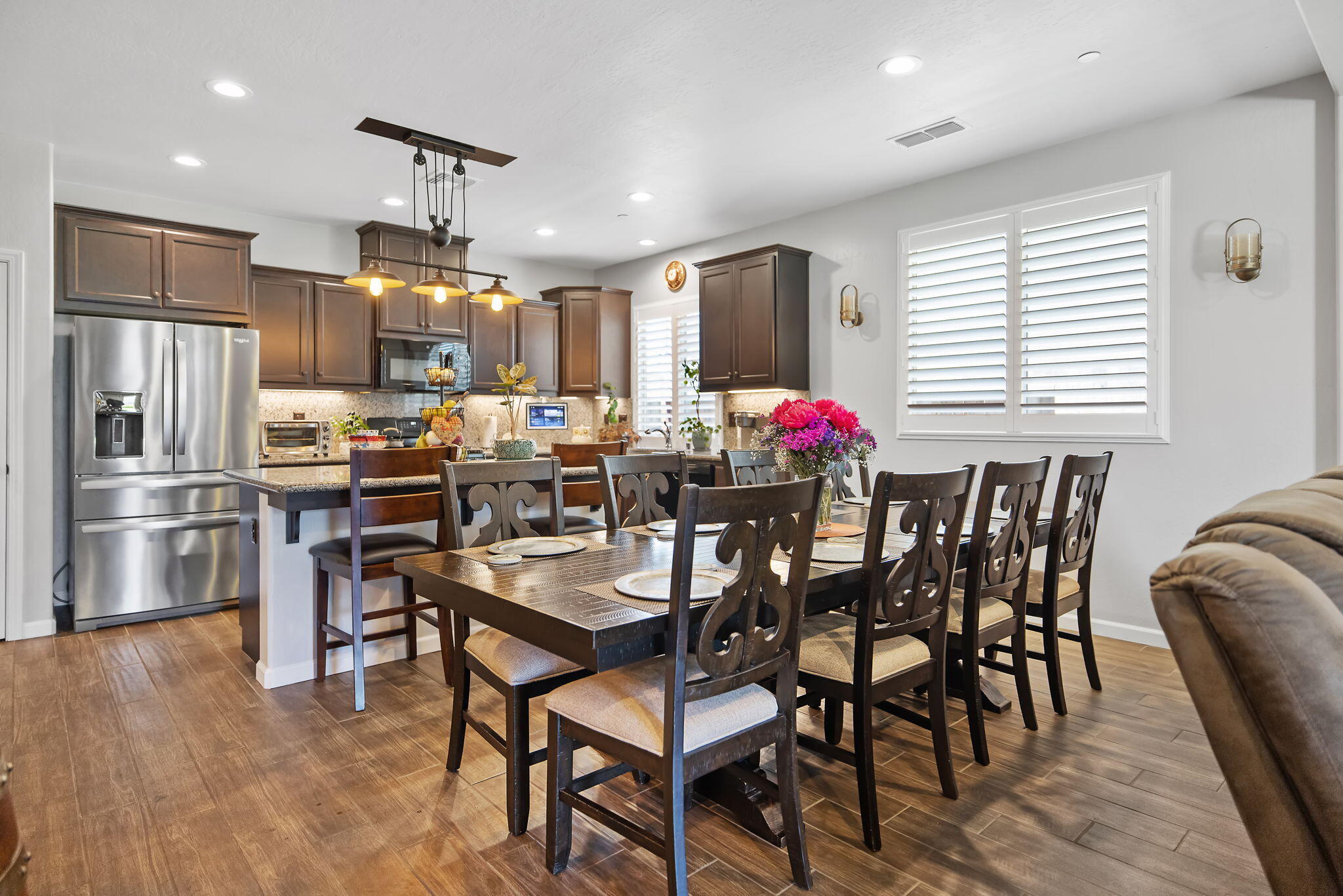 3214 N Hall Ct, Visalia, CA 93291