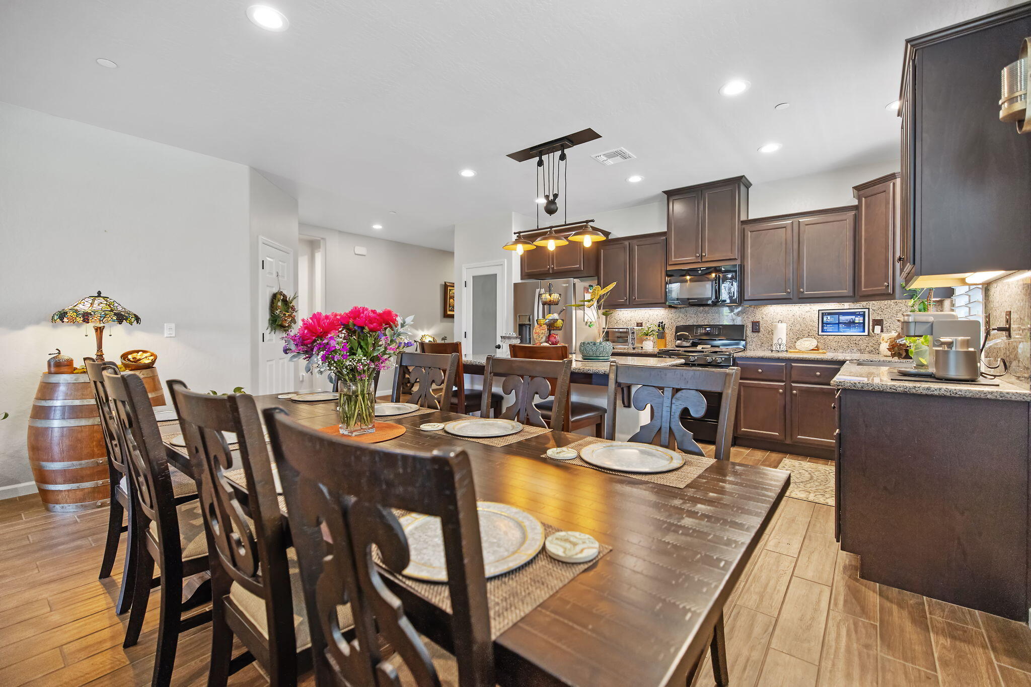3214 N Hall Ct, Visalia, CA 93291
