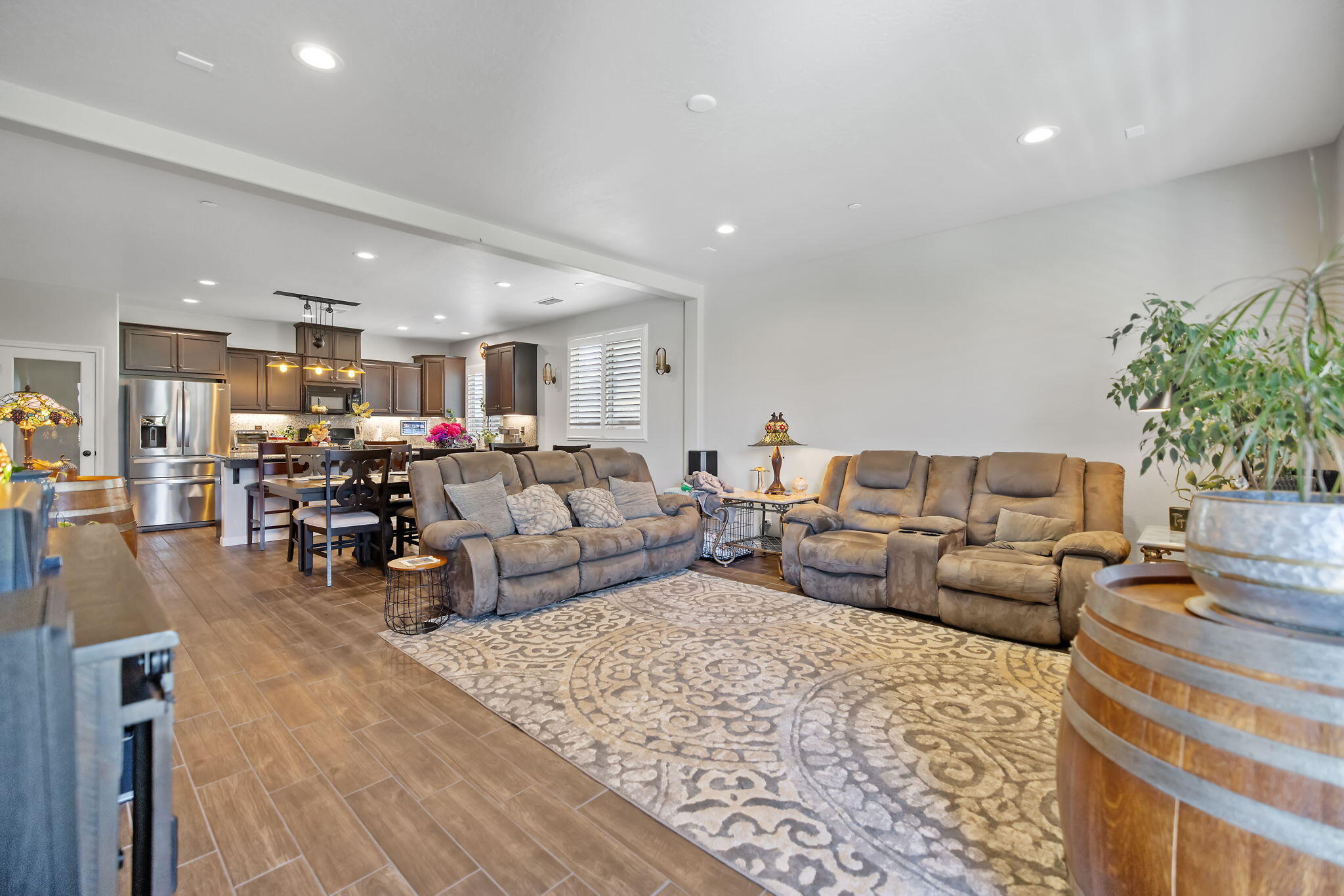 3214 N Hall Ct, Visalia, CA 93291