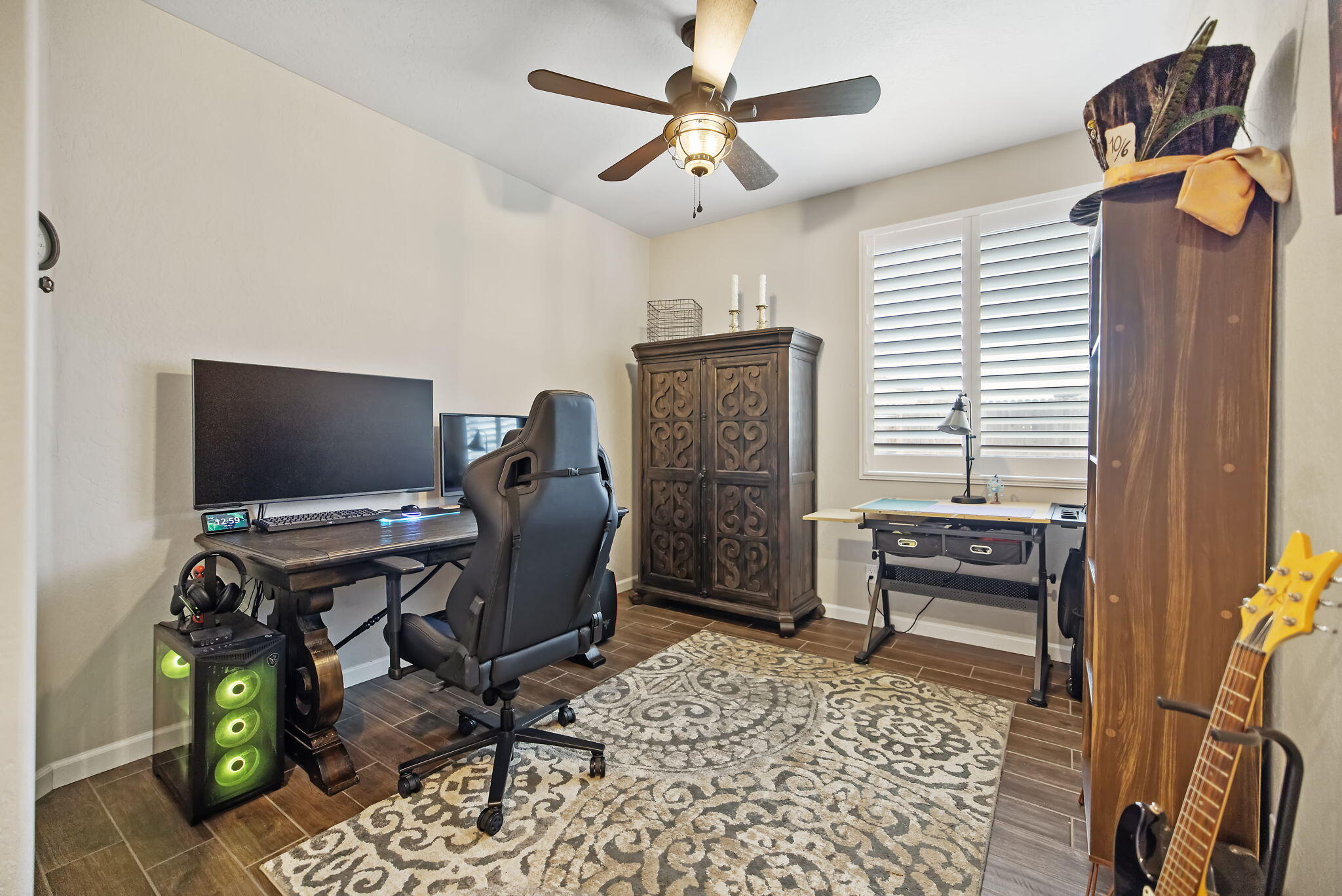 3214 N Hall Ct, Visalia, CA 93291