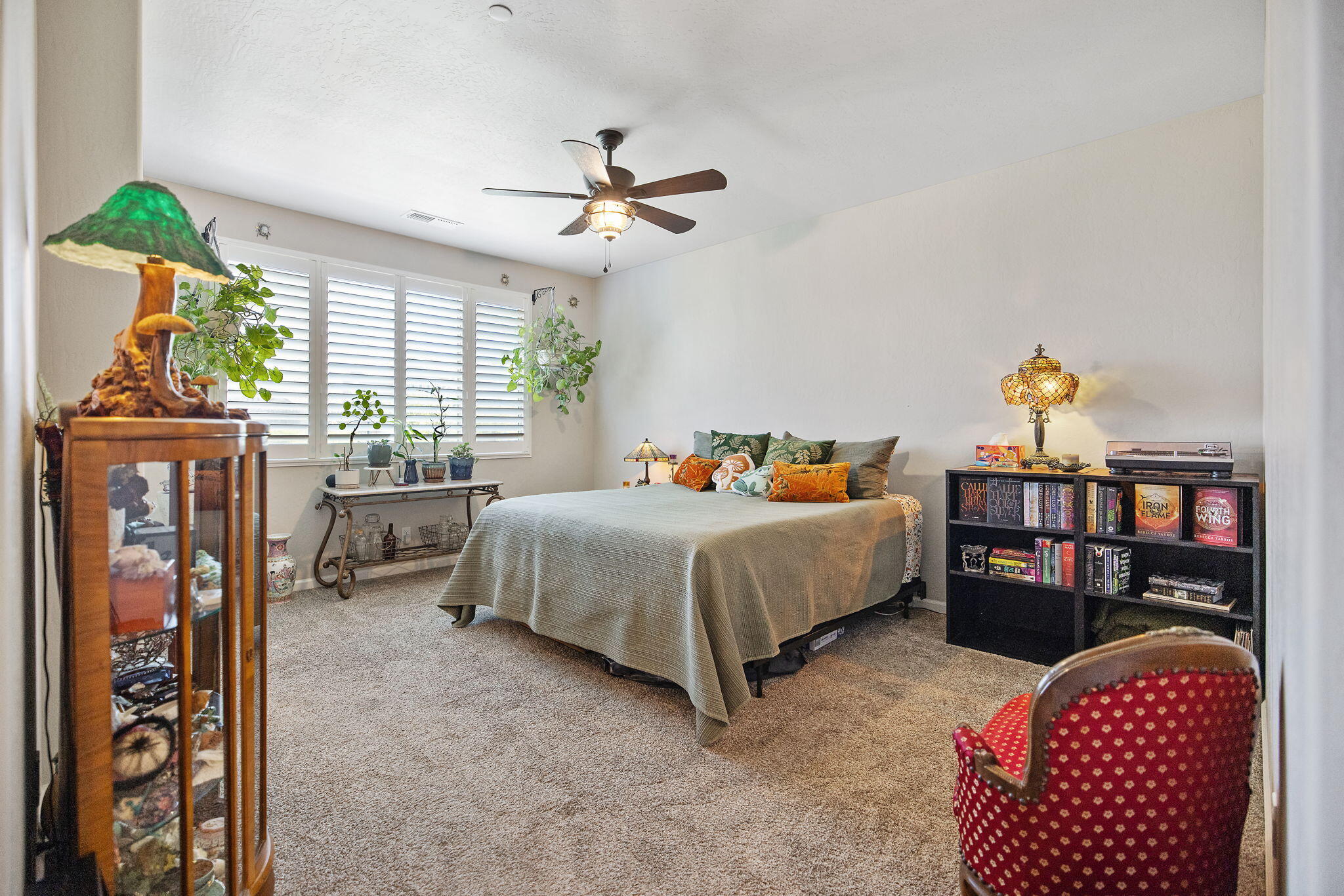 3214 N Hall Ct, Visalia, CA 93291