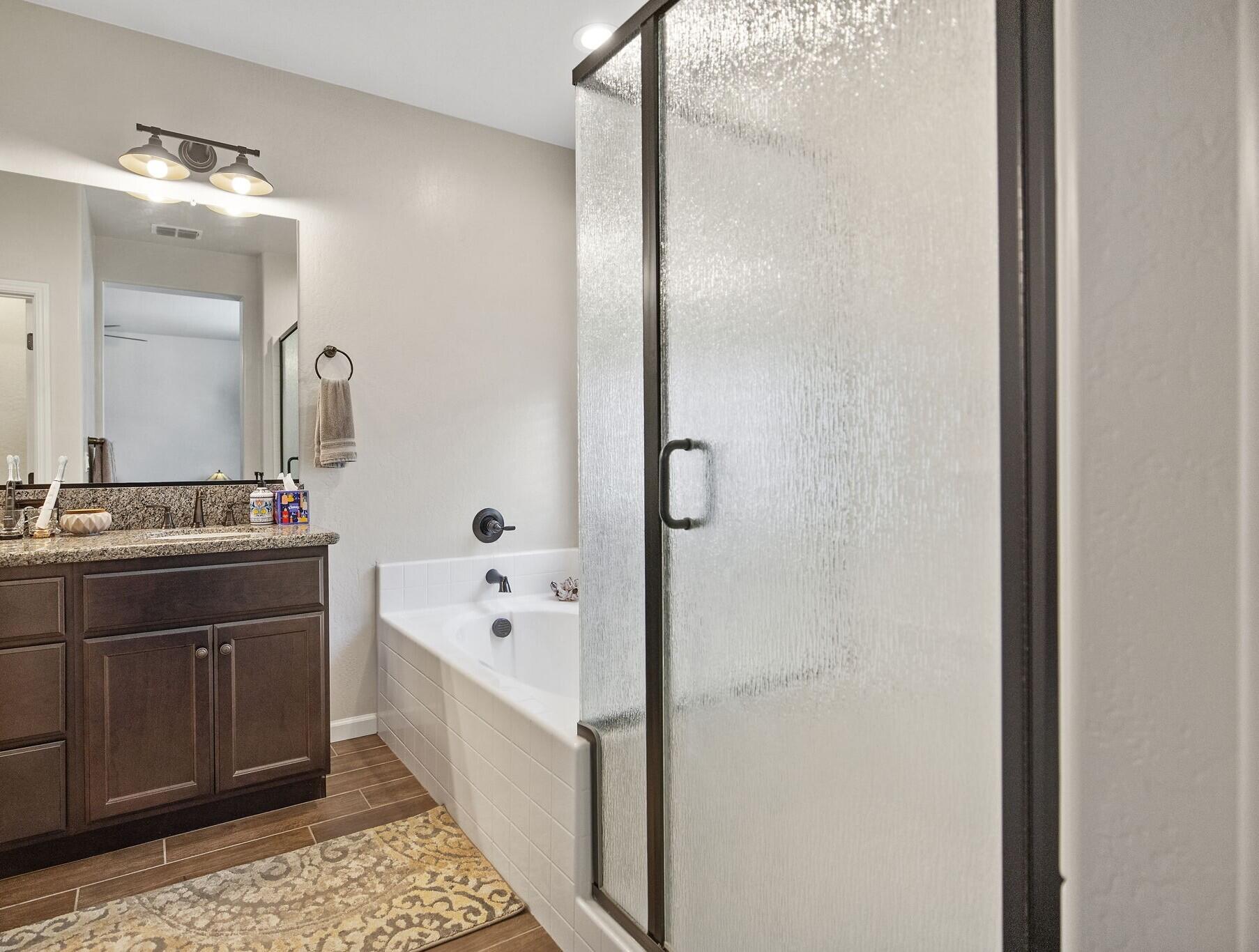 3214 N Hall Ct, Visalia, CA 93291
