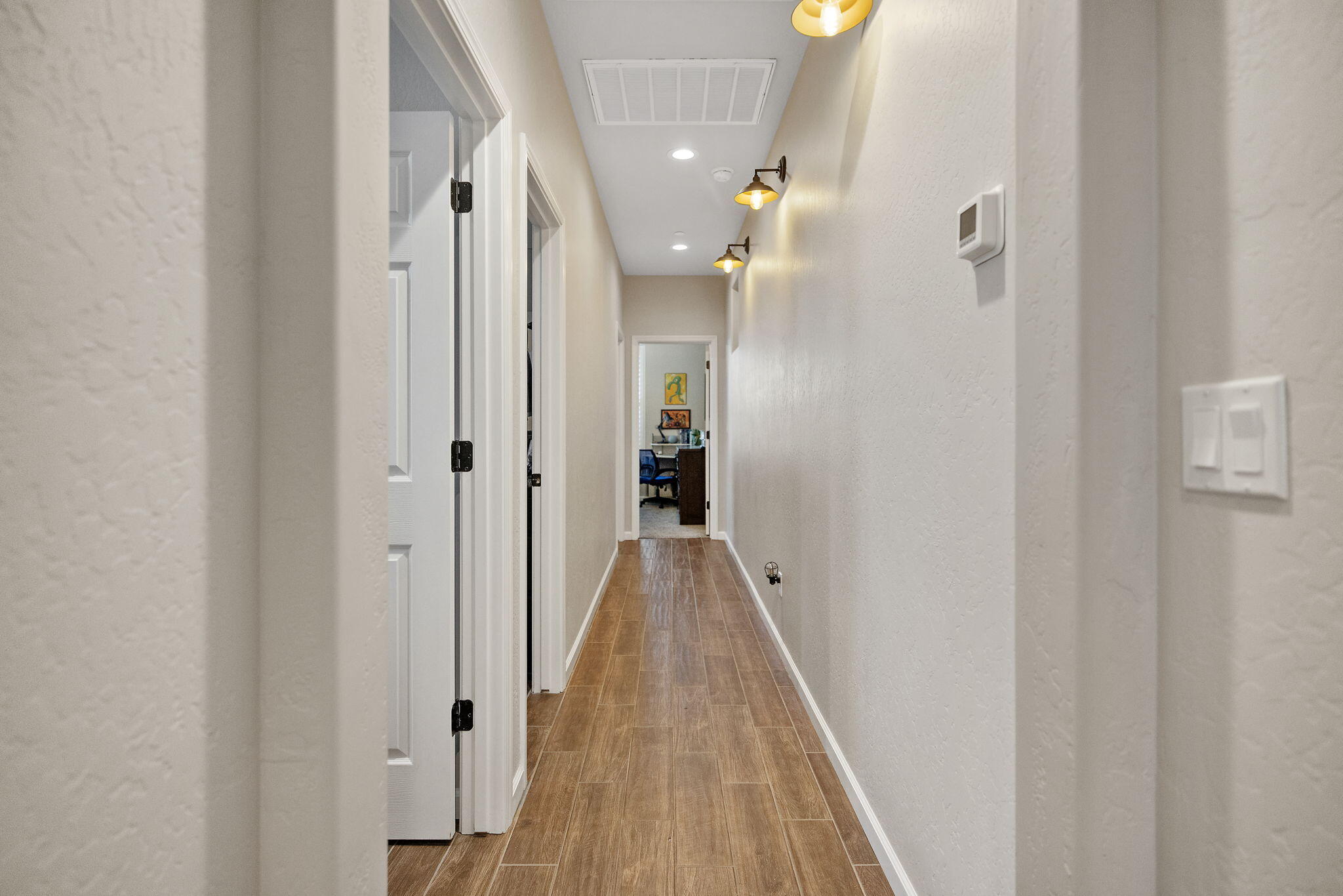 3214 N Hall Ct, Visalia, CA 93291
