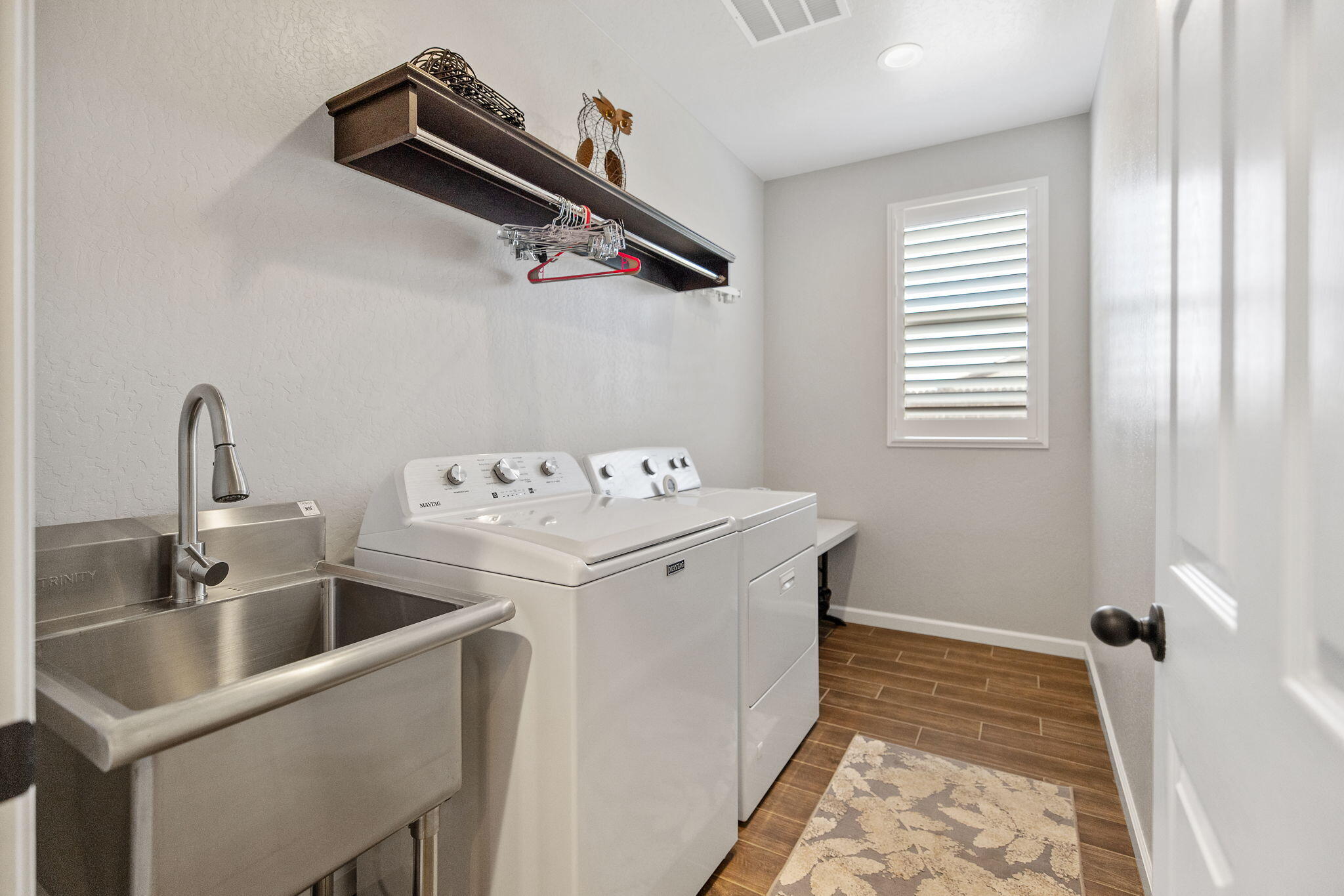 3214 N Hall Ct, Visalia, CA 93291
