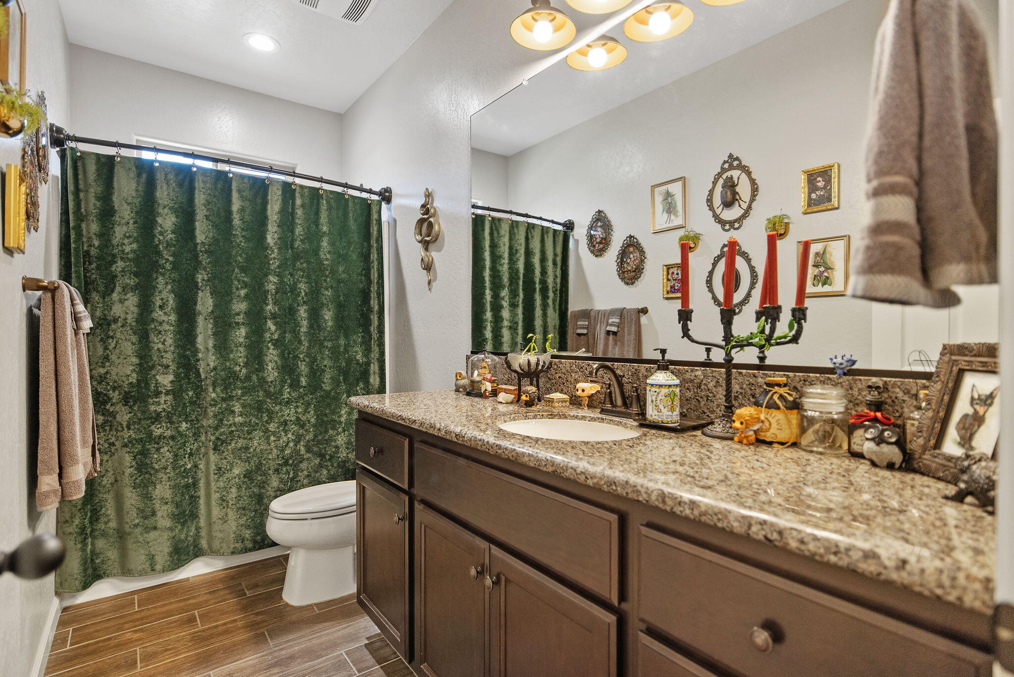 3214 N Hall Ct, Visalia, CA 93291