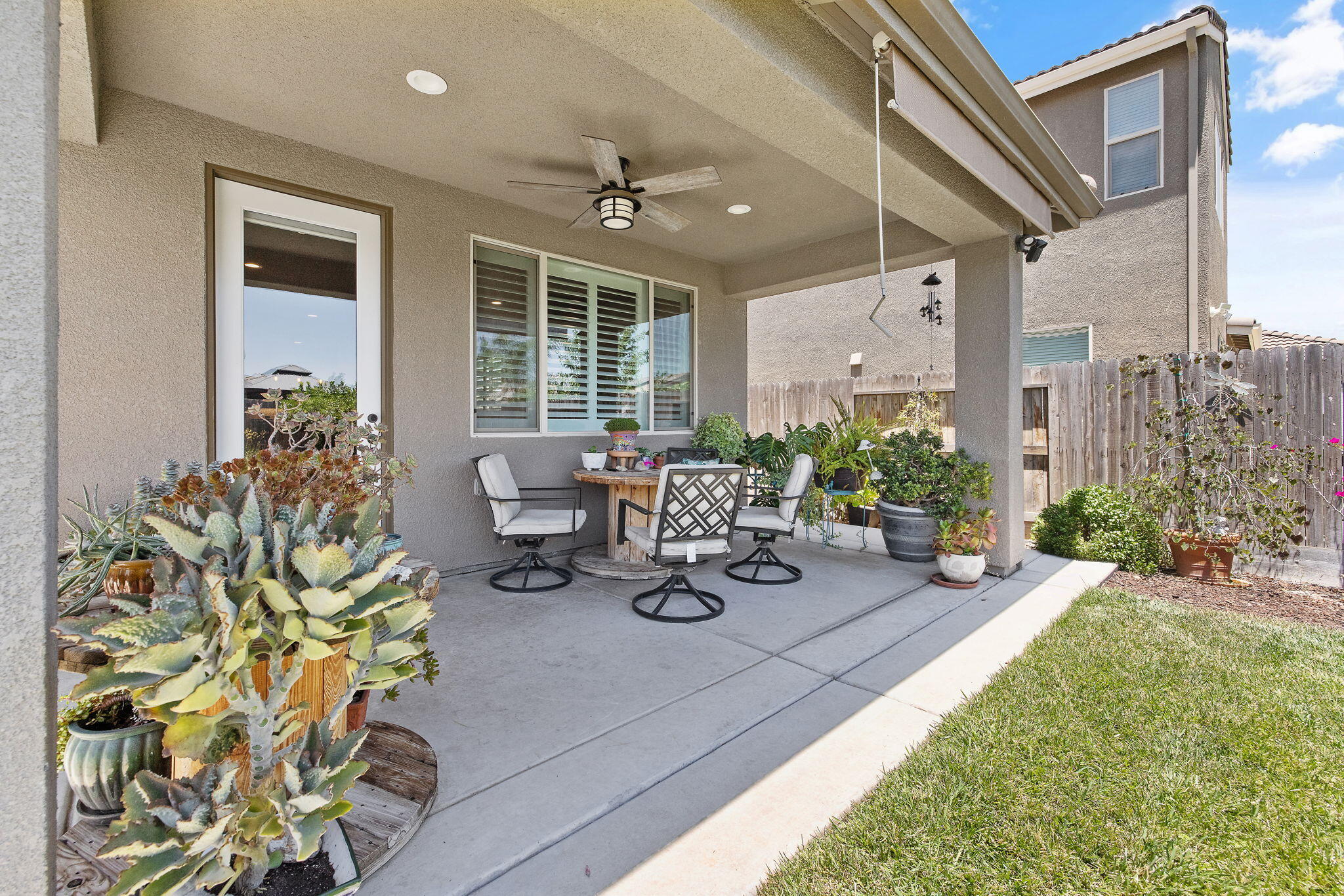 3214 N Hall Ct, Visalia, CA 93291