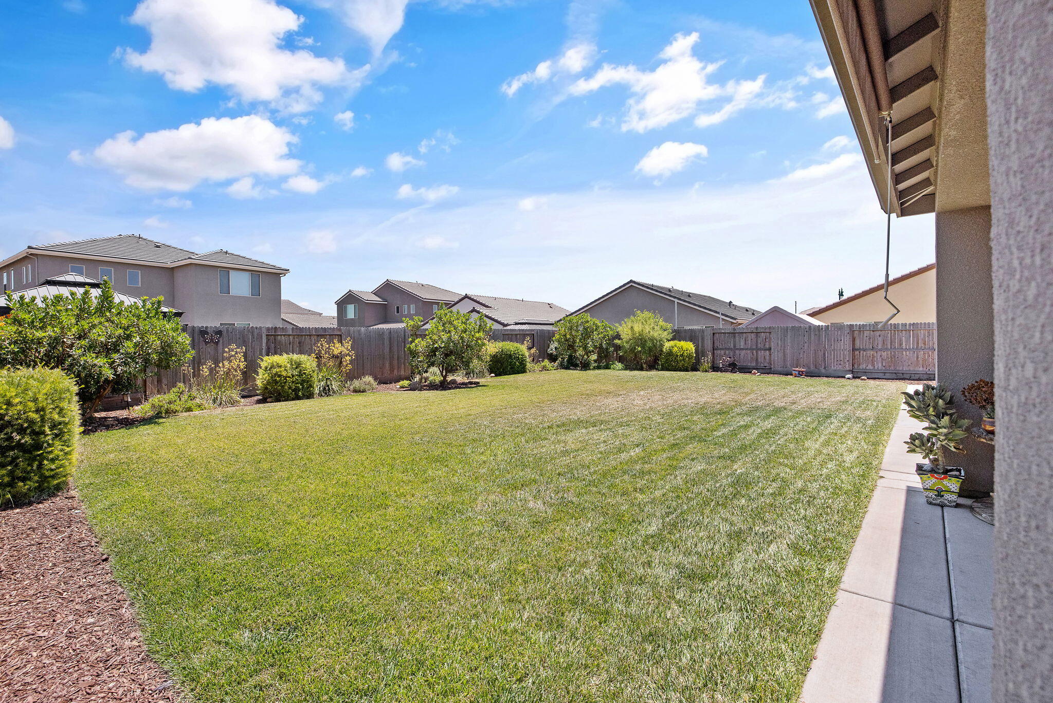 3214 N Hall Ct, Visalia, CA 93291
