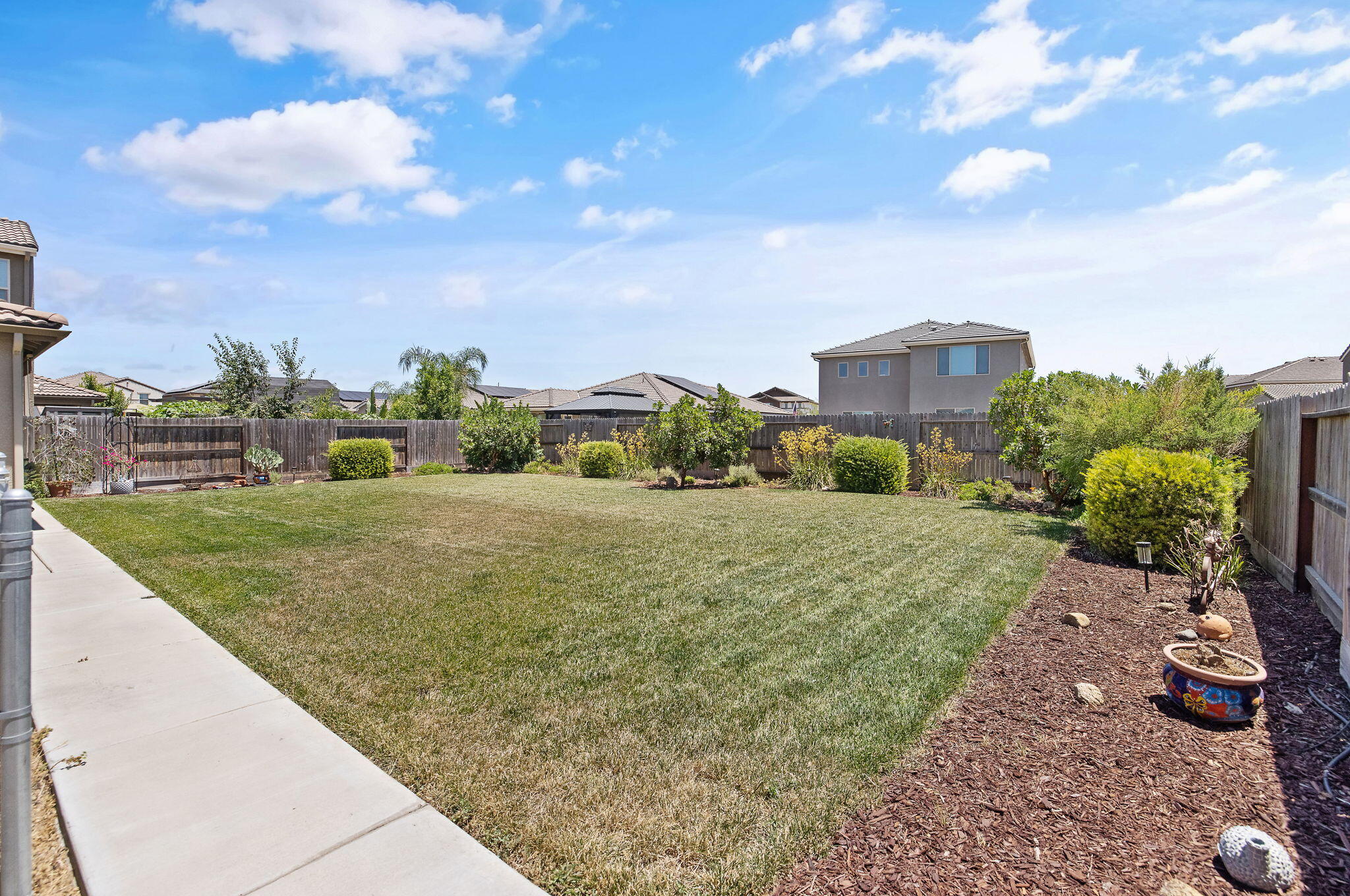 3214 N Hall Ct, Visalia, CA 93291