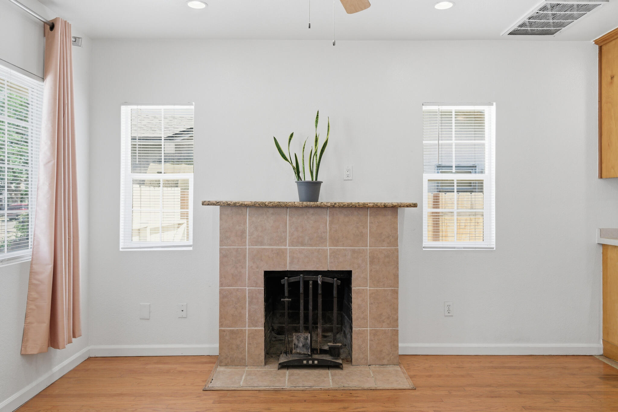 723 S Locust St, Visalia, CA 93277