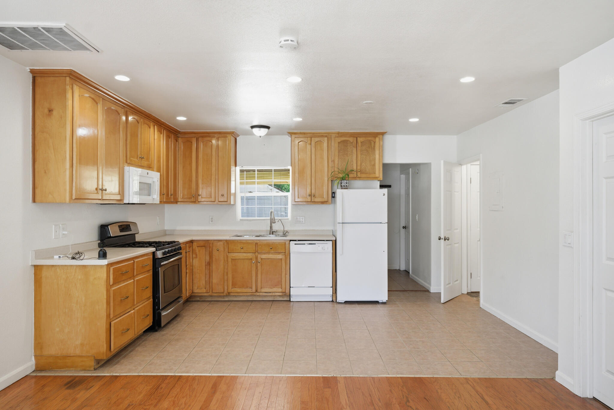 723 S Locust St, Visalia, CA 93277