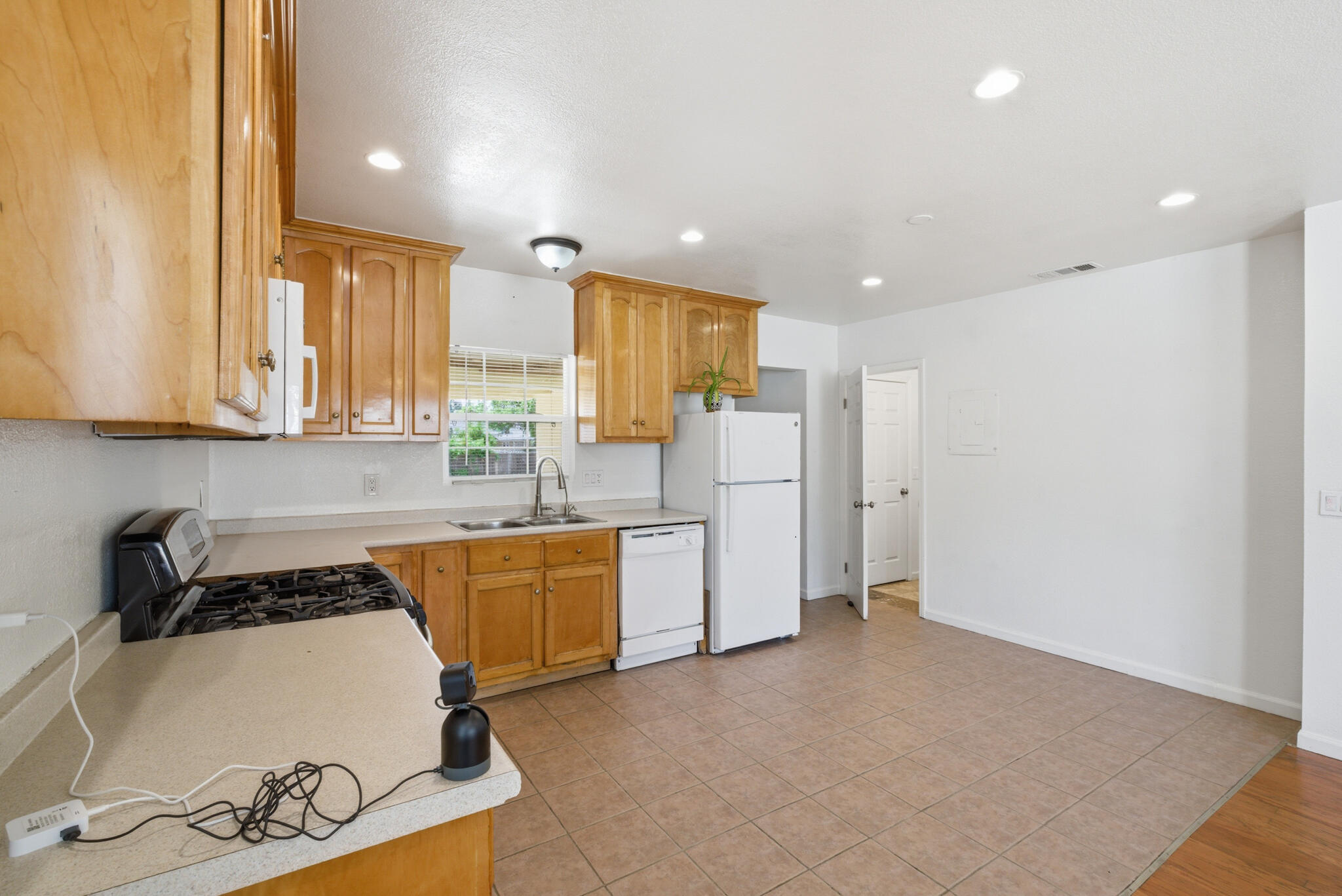 723 S Locust St, Visalia, CA 93277