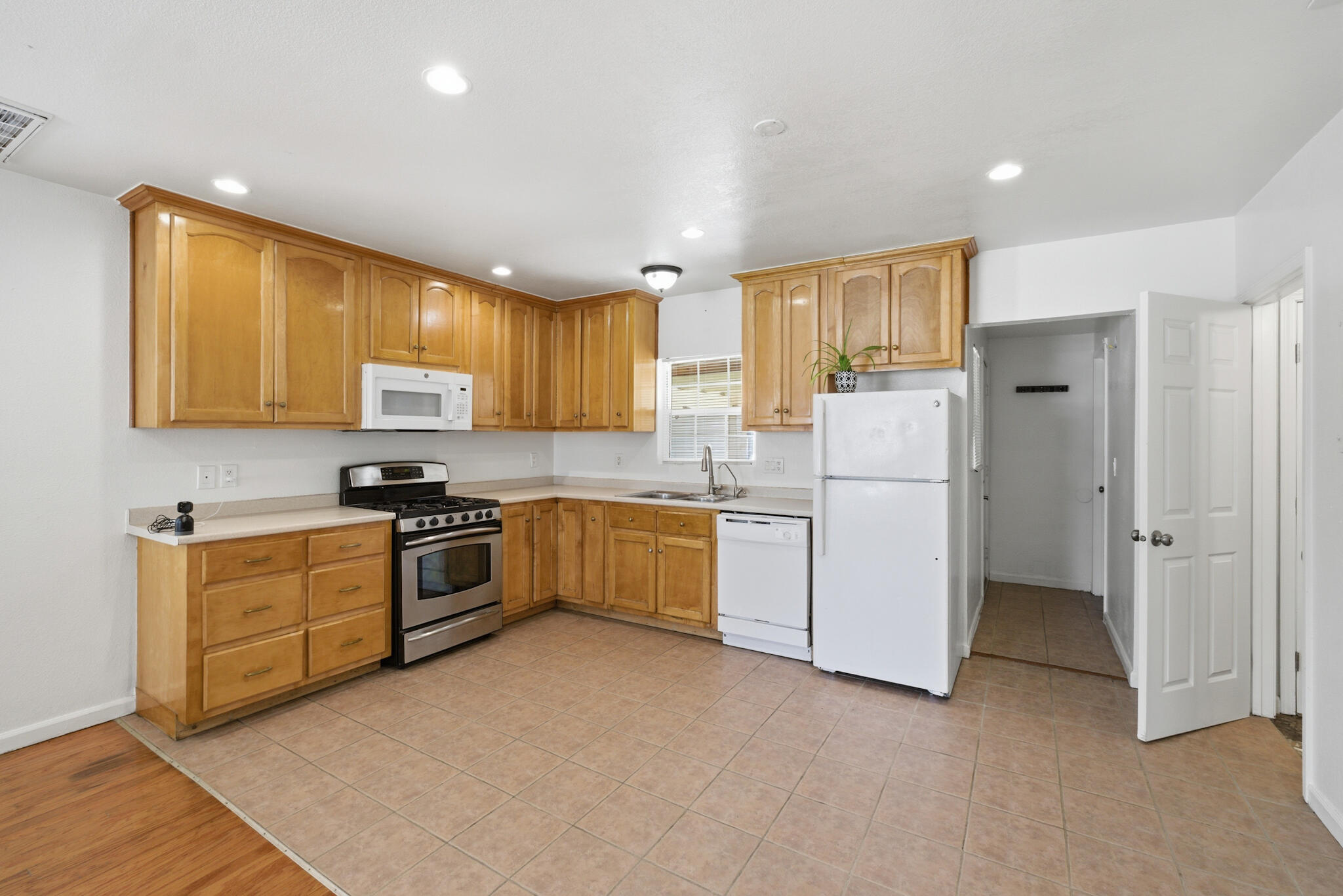 723 S Locust St, Visalia, CA 93277
