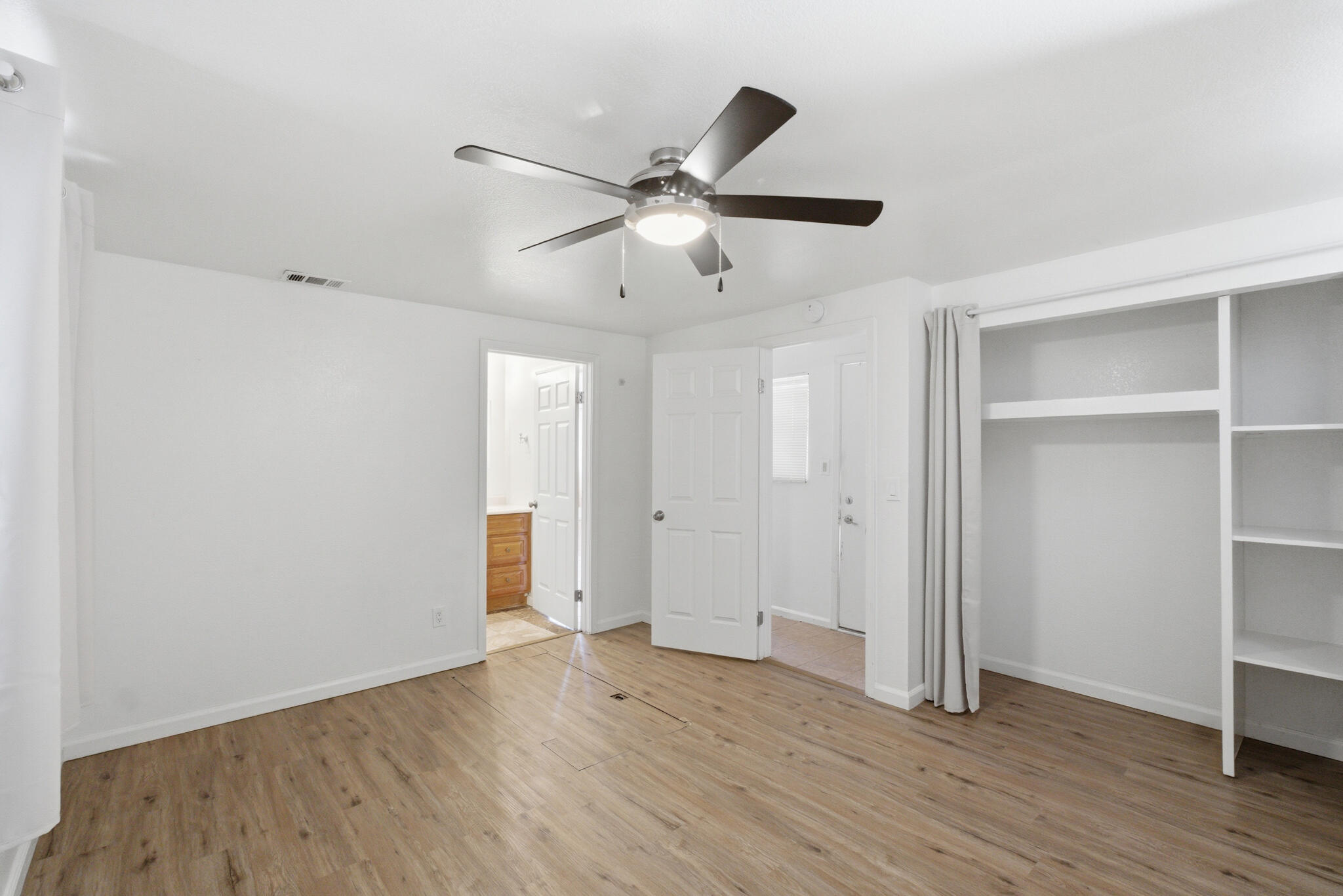 723 S Locust St, Visalia, CA 93277
